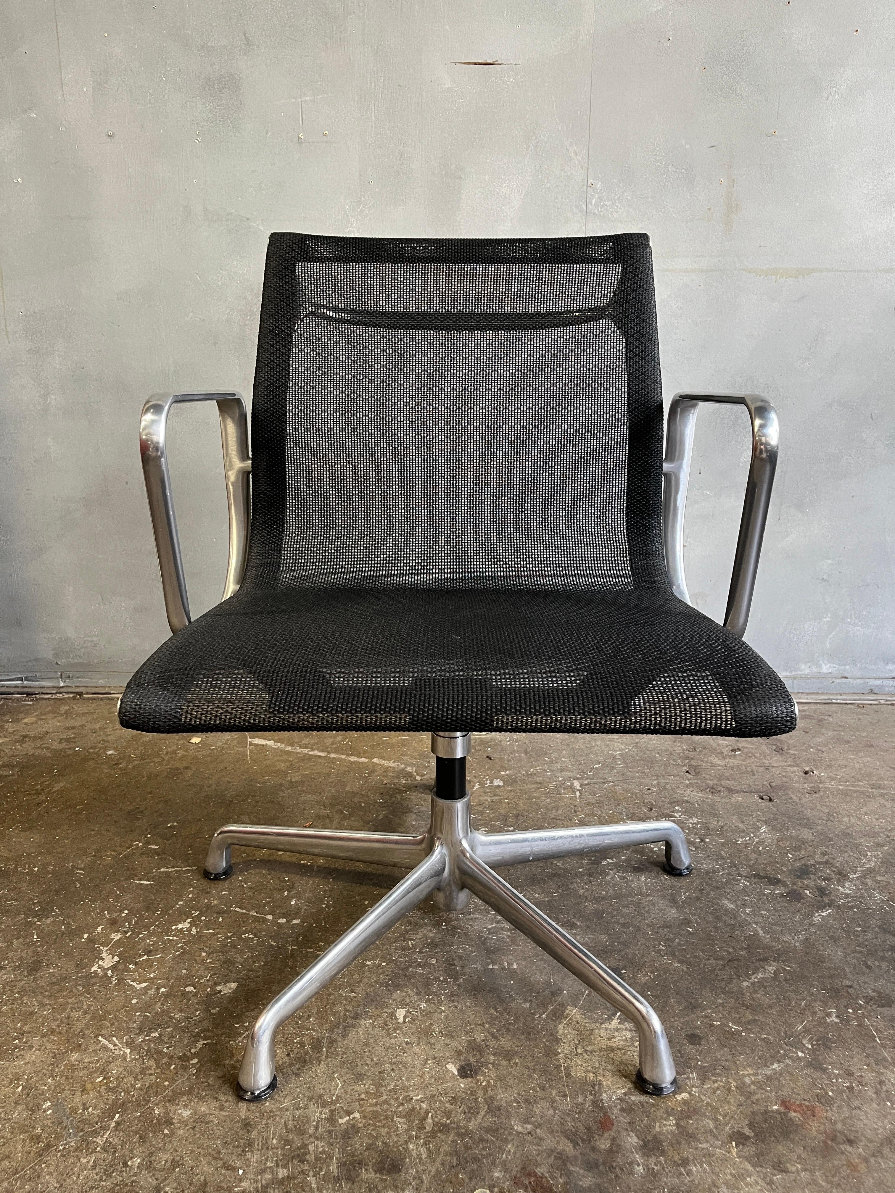 Eames Aluminium Group Chairs for Herman Miller 3 Available In Good Condition For Sale In BROOKLYN, NY