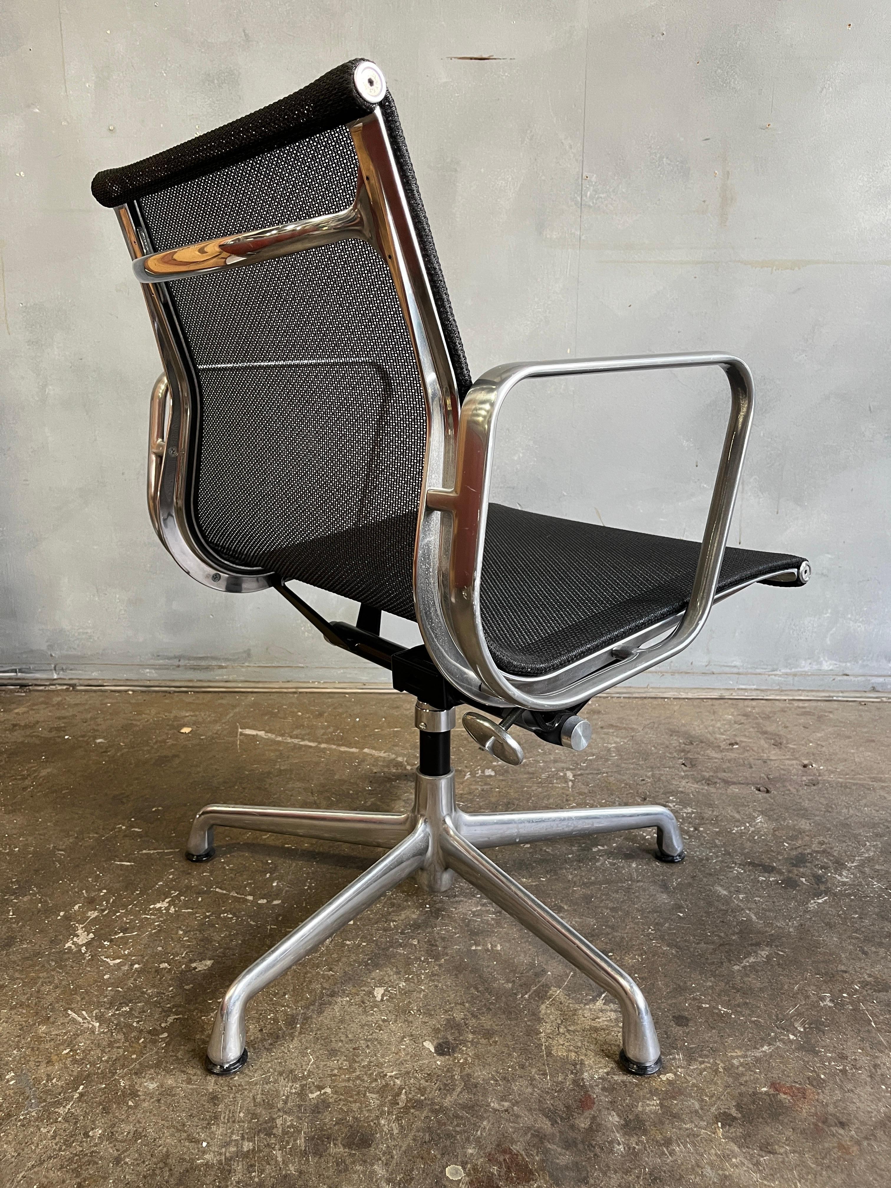 Eames Aluminium Group Chairs for Herman Miller 3 Available For Sale 2
