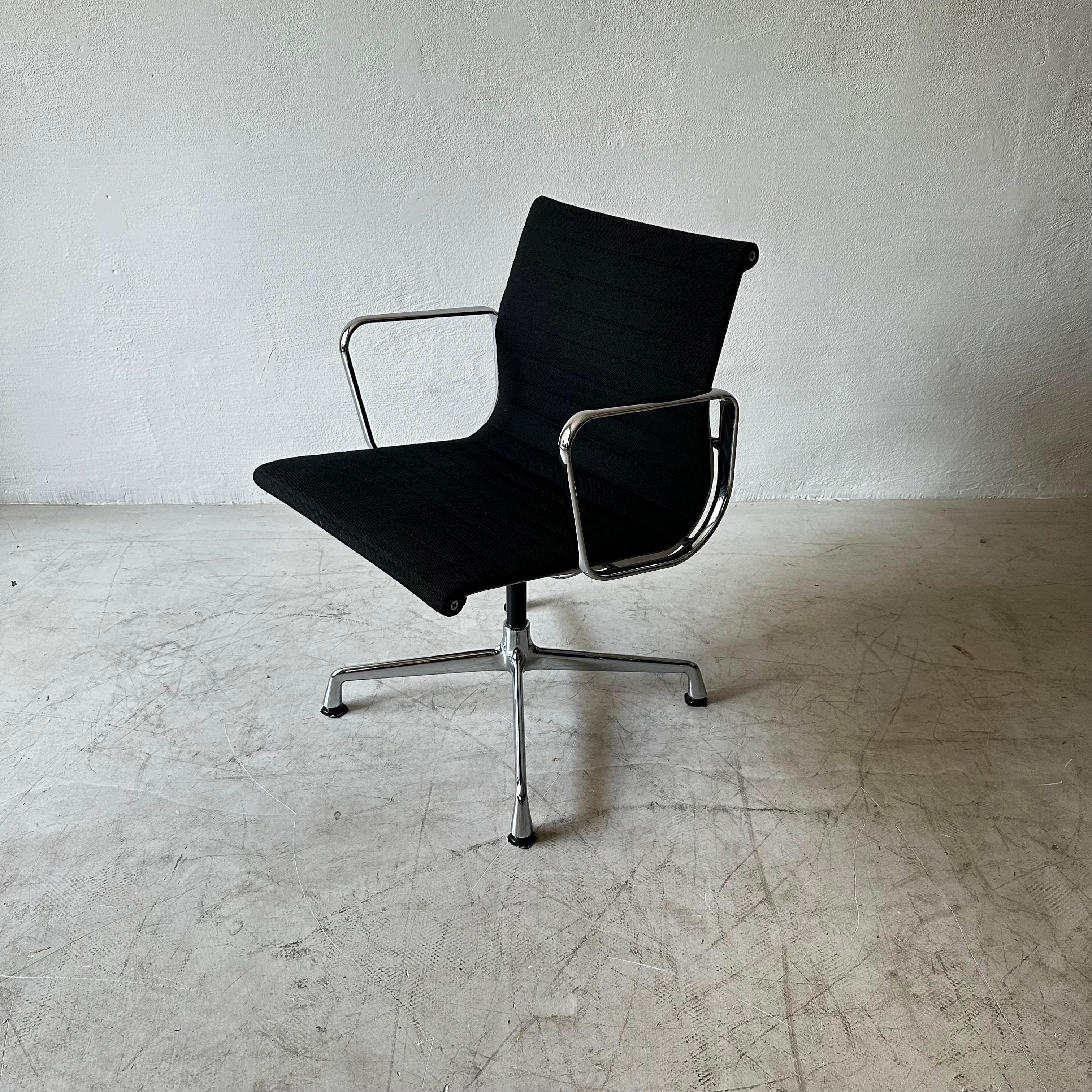 Comfortable dining or office chairs in very good condition with normal gentle wear. Lightweight chrome-plated aluminum frame with swivel mechanism and black hopsack upholstery. Signed with manufacturer's sticker and label. We currently have 15