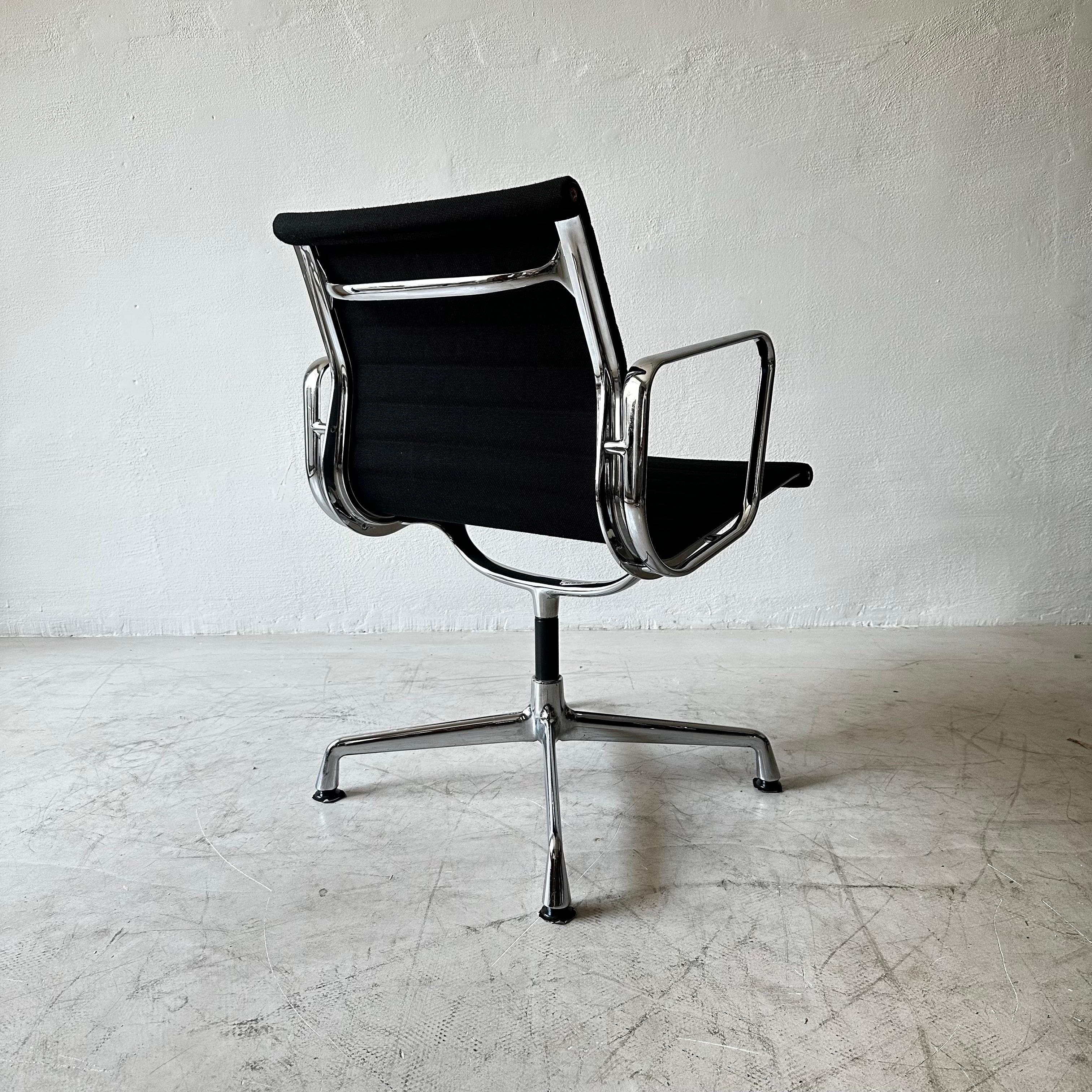 Contemporary Eames Aluminium Group EA108 Chairs by Vitra For Sale