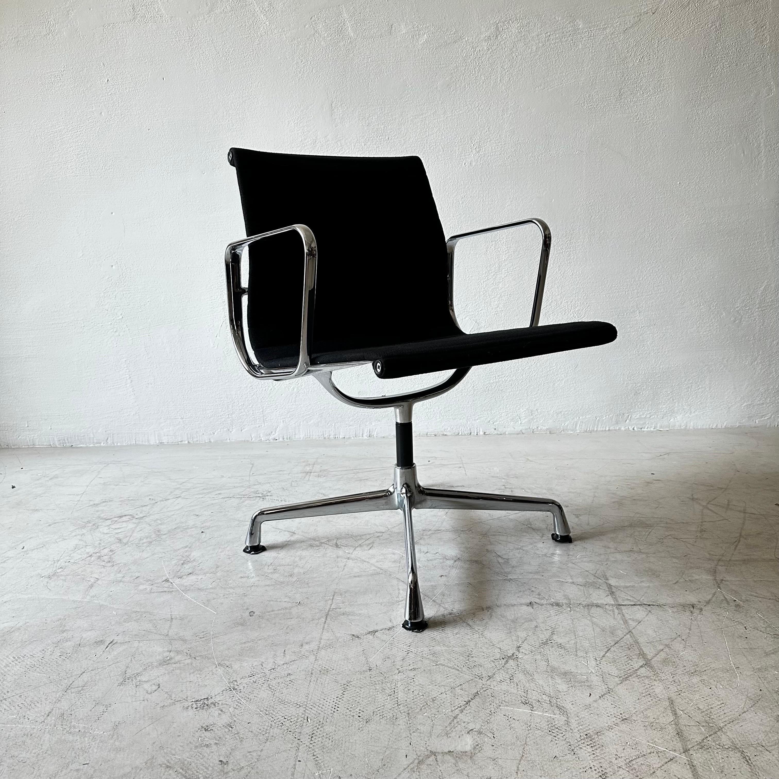Eames Aluminium Group EA108 Chairs by Vitra For Sale 1