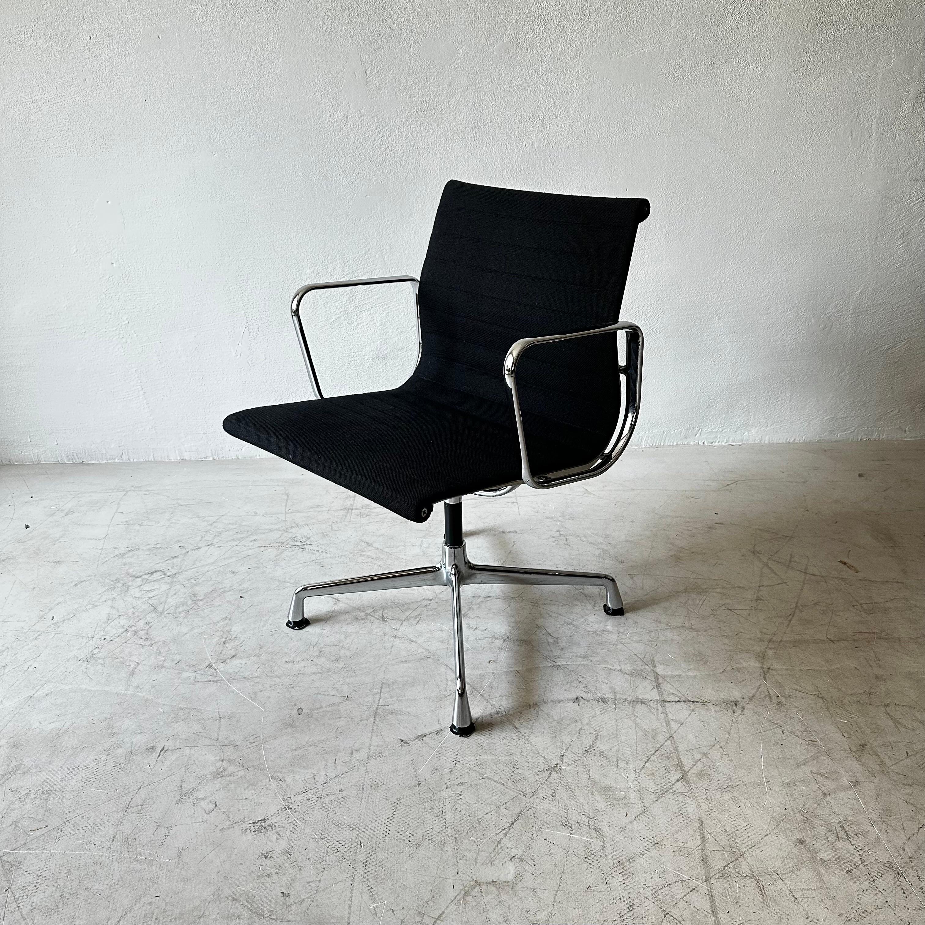 Eames Aluminium Group EA108 Chairs by Vitra For Sale 2