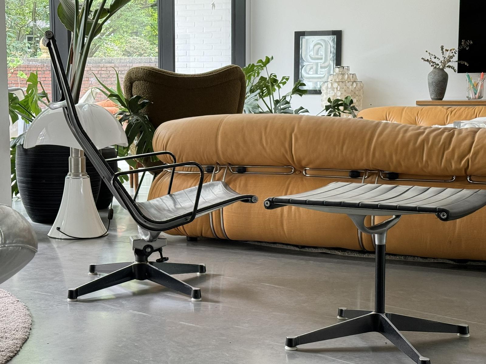 American Eames Aluminium Group EA124 Lounge Chairs + EA125 Ottoman Herman Miller Ed. For Sale