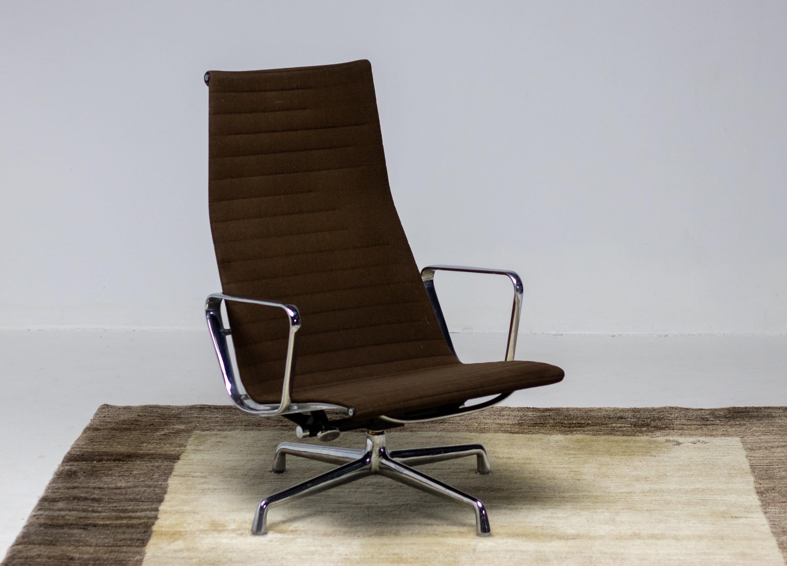 Eames Aluminium Group Lounge Chair for Herman Miller For Sale 3