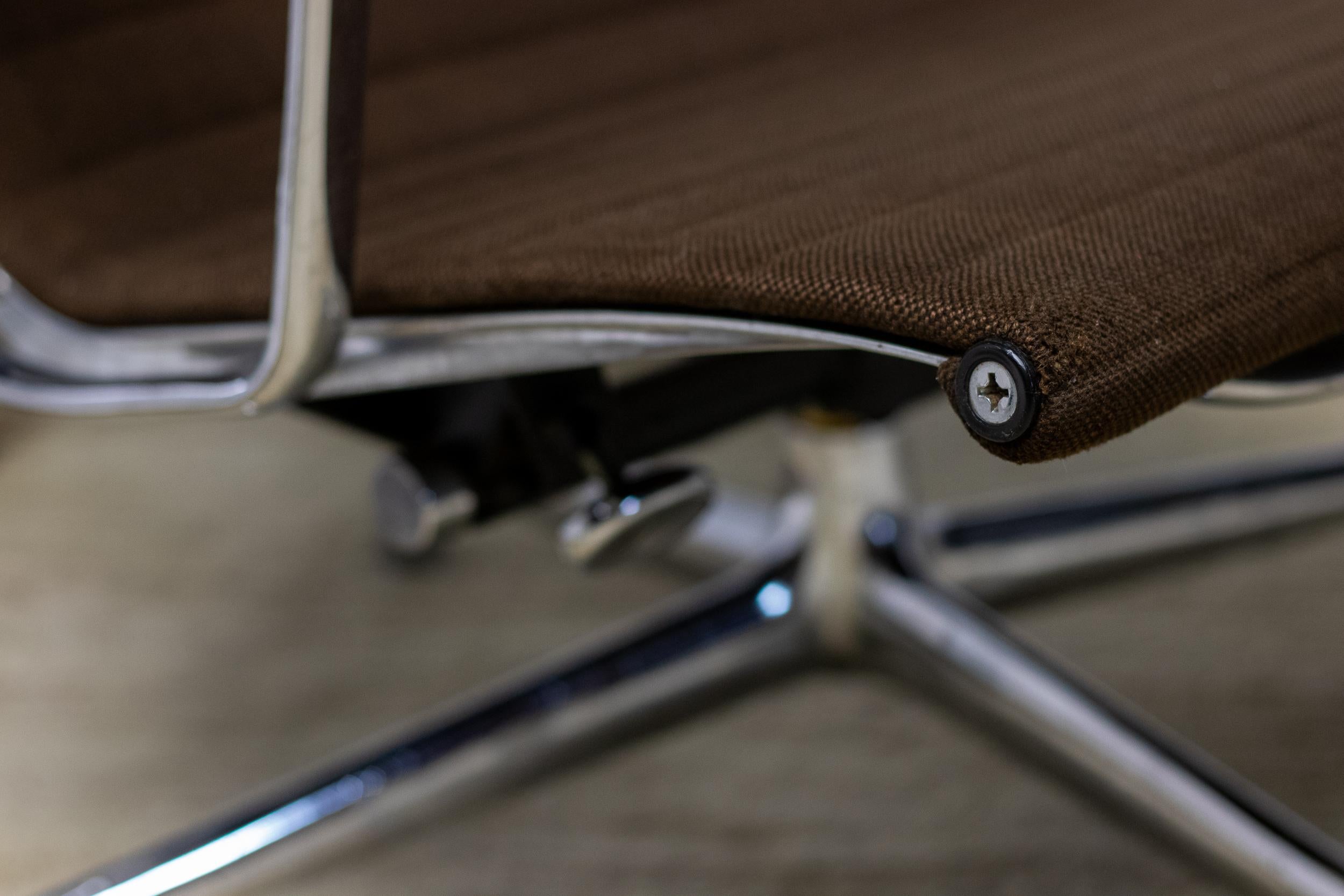 Mid-Century Modern Eames Aluminium Group Lounge Chair for Herman Miller