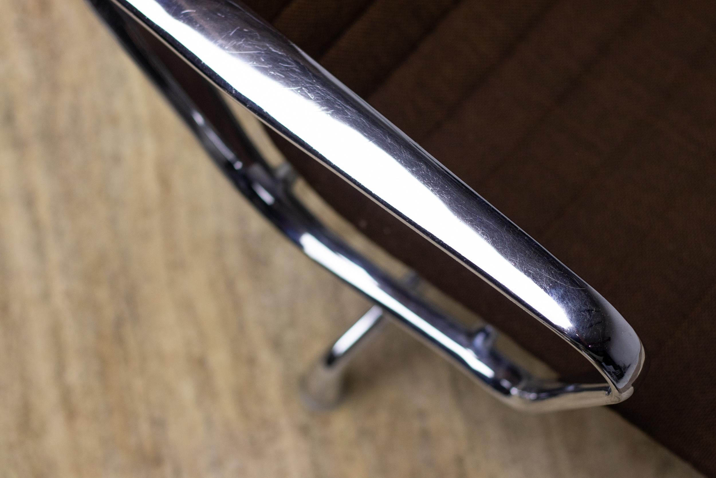 Eames Aluminium Group Lounge Chair for Herman Miller In Fair Condition In Dronten, NL