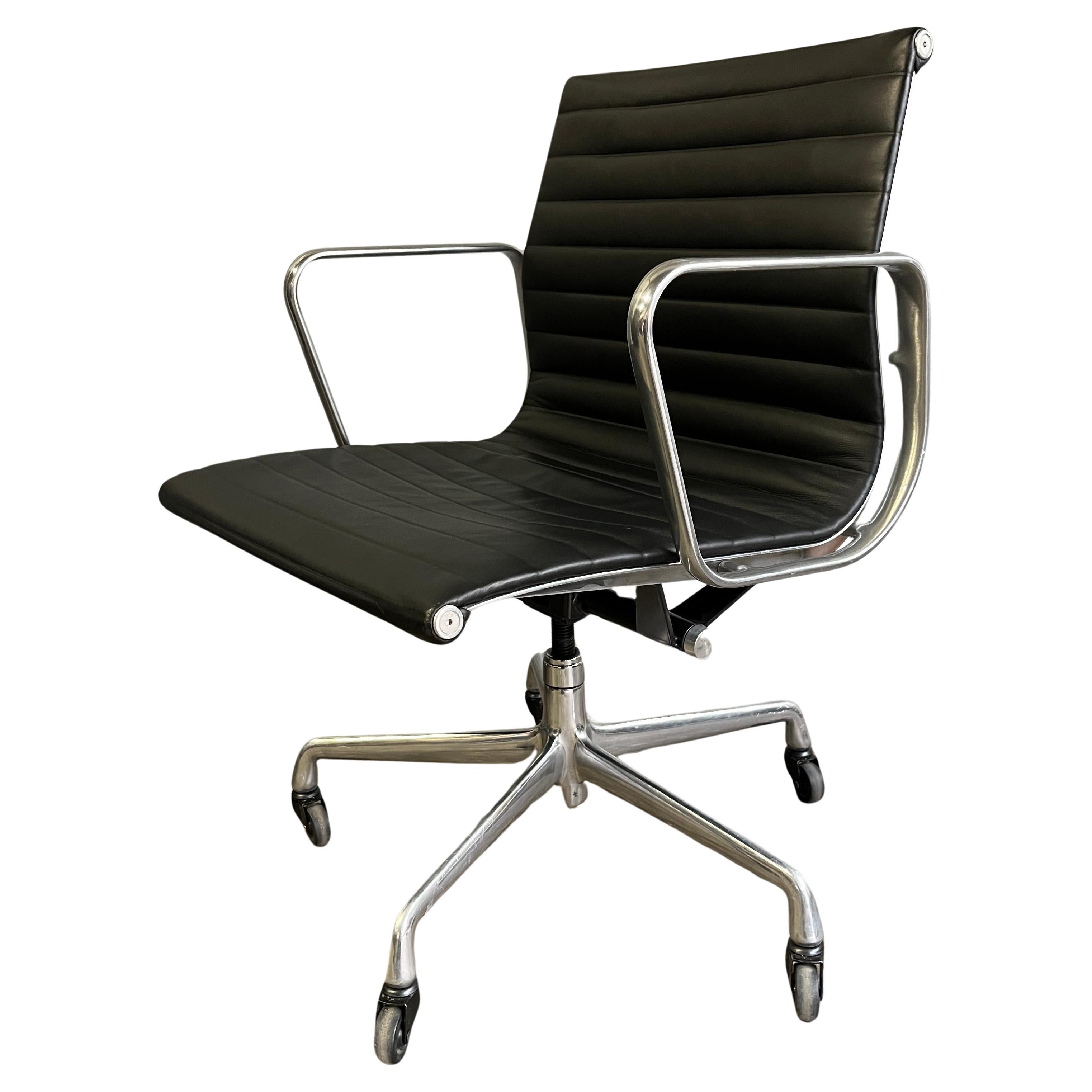  Eames Aluminium Group Management Chairs for Herman Miller For Sale 4
