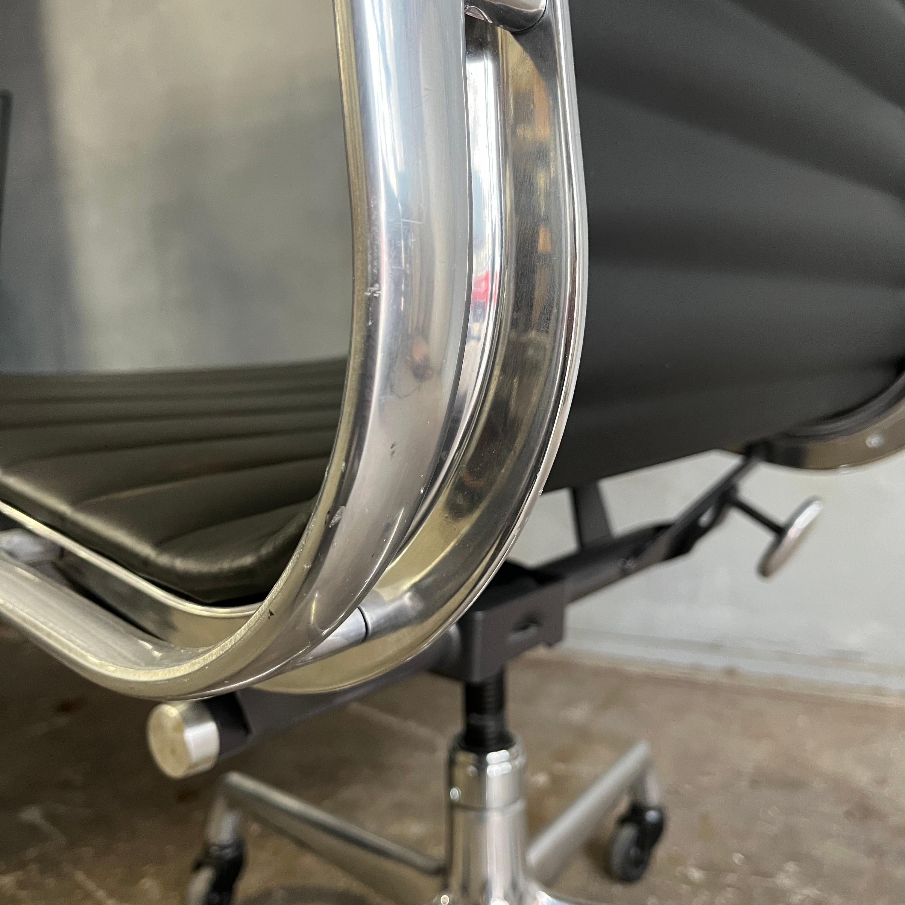  Eames Aluminium Group Management-Stühle für Herman Miller im Angebot 5