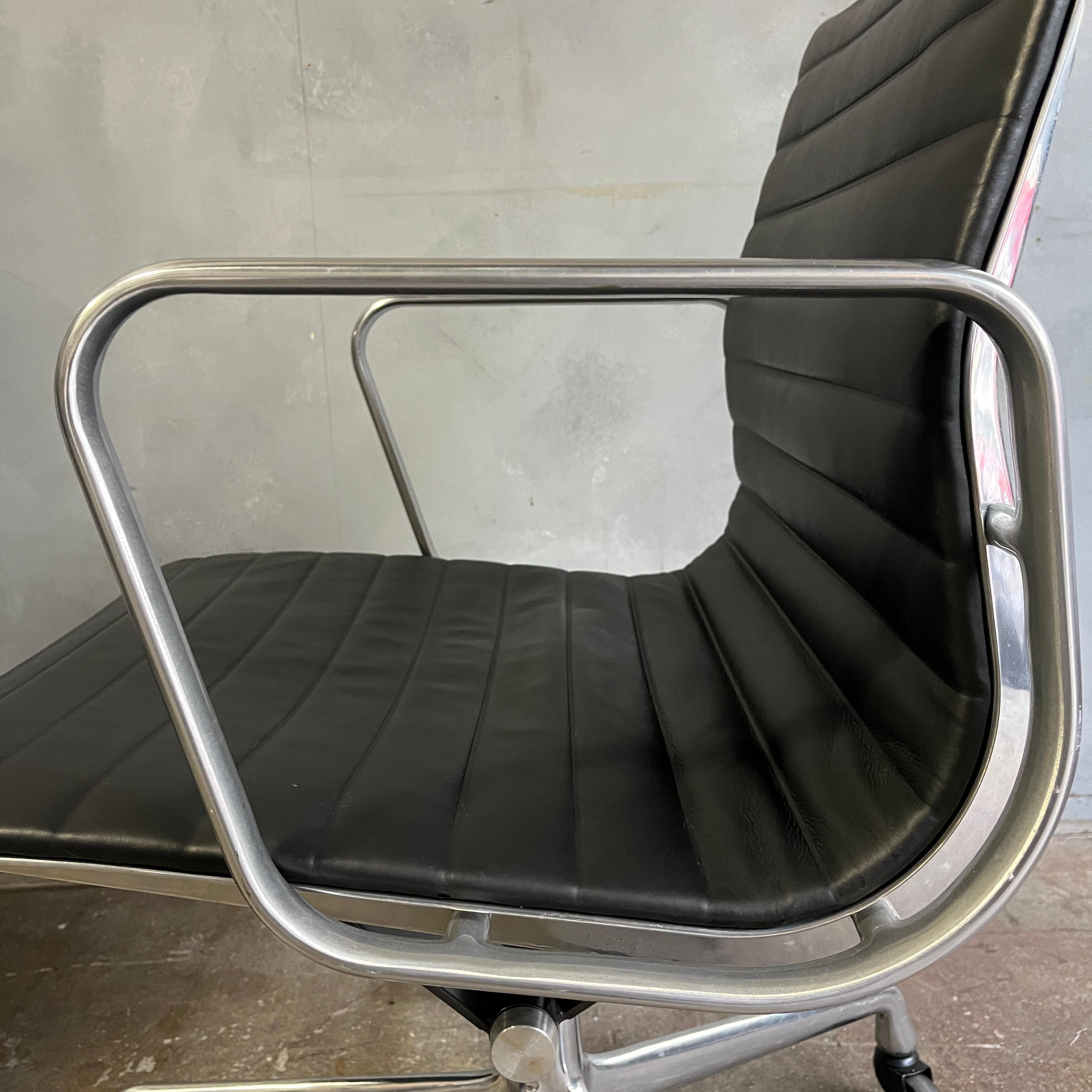  Eames Aluminium Group Management Chairs for Herman Miller For Sale 6
