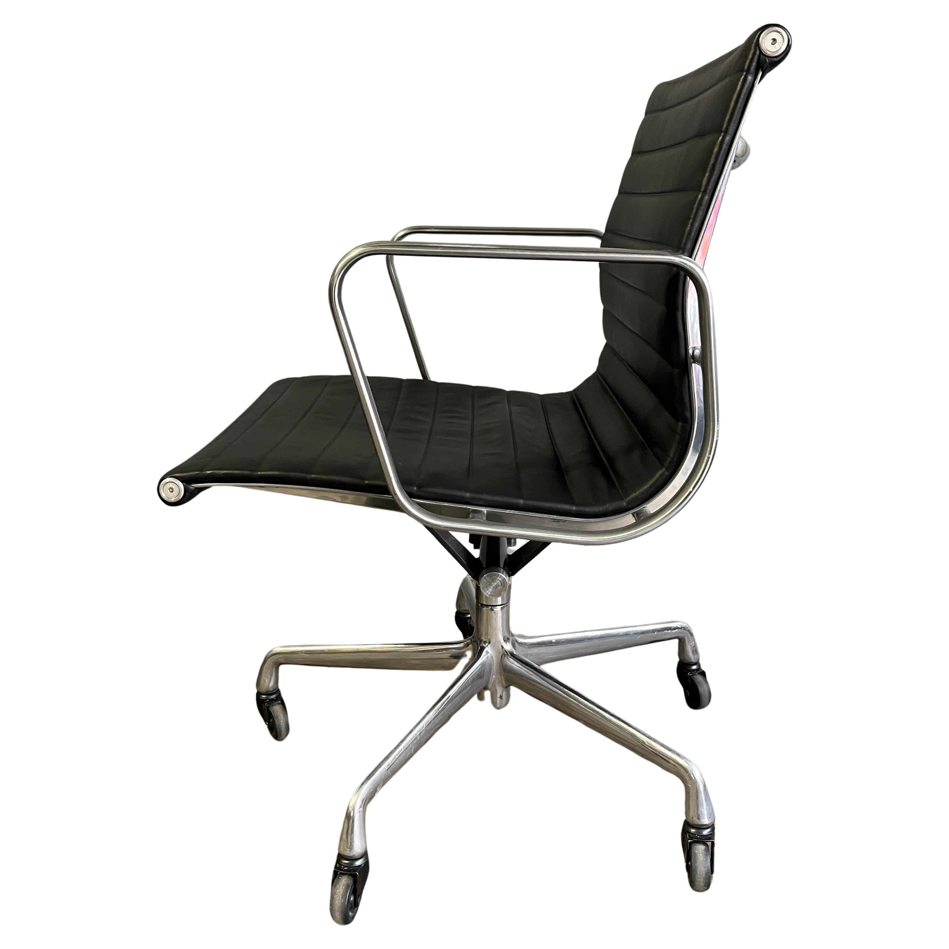  Eames Aluminium Group Management-Stühle für Herman Miller (Moderne der Mitte des Jahrhunderts) im Angebot