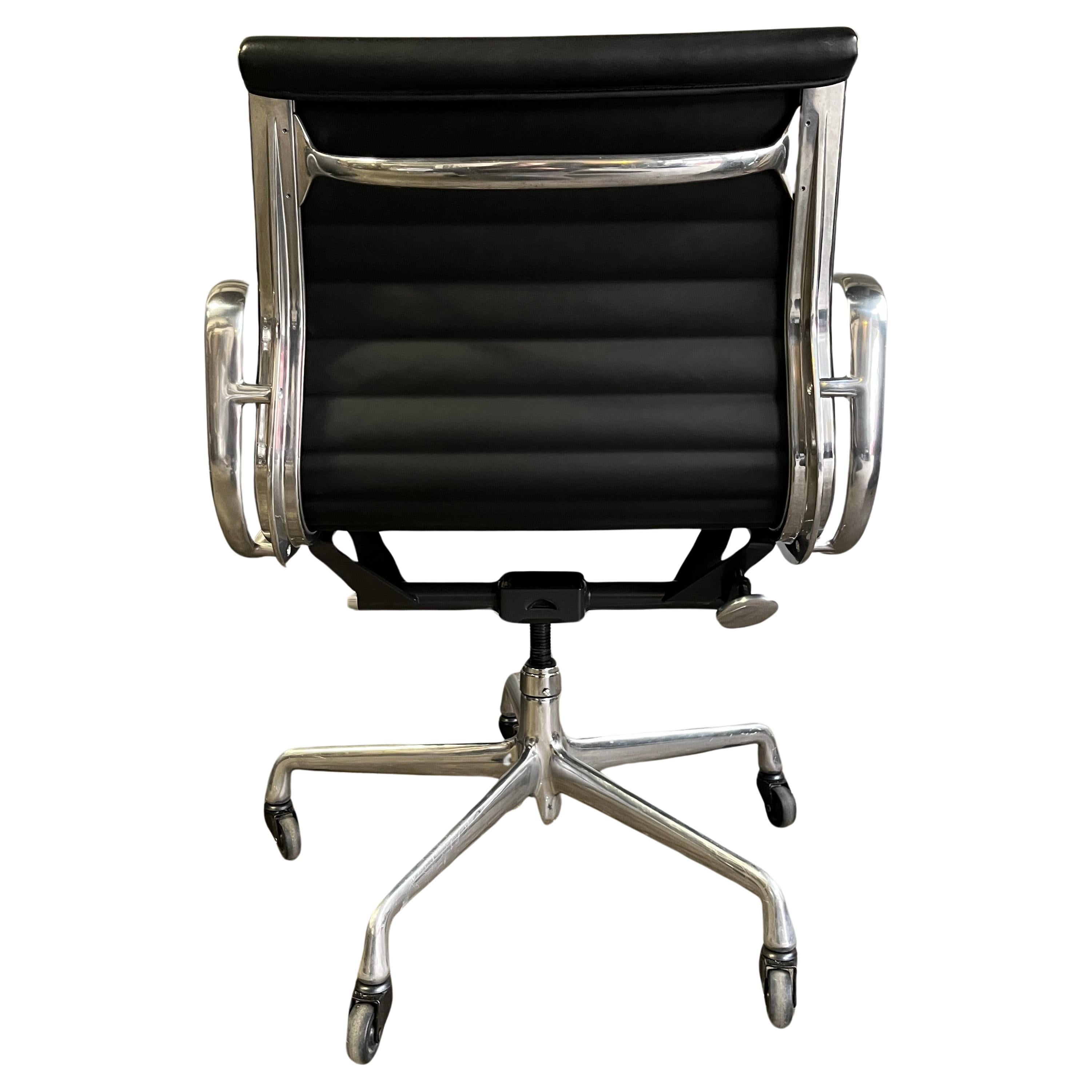 American  Eames Aluminium Group Management Chairs for Herman Miller For Sale