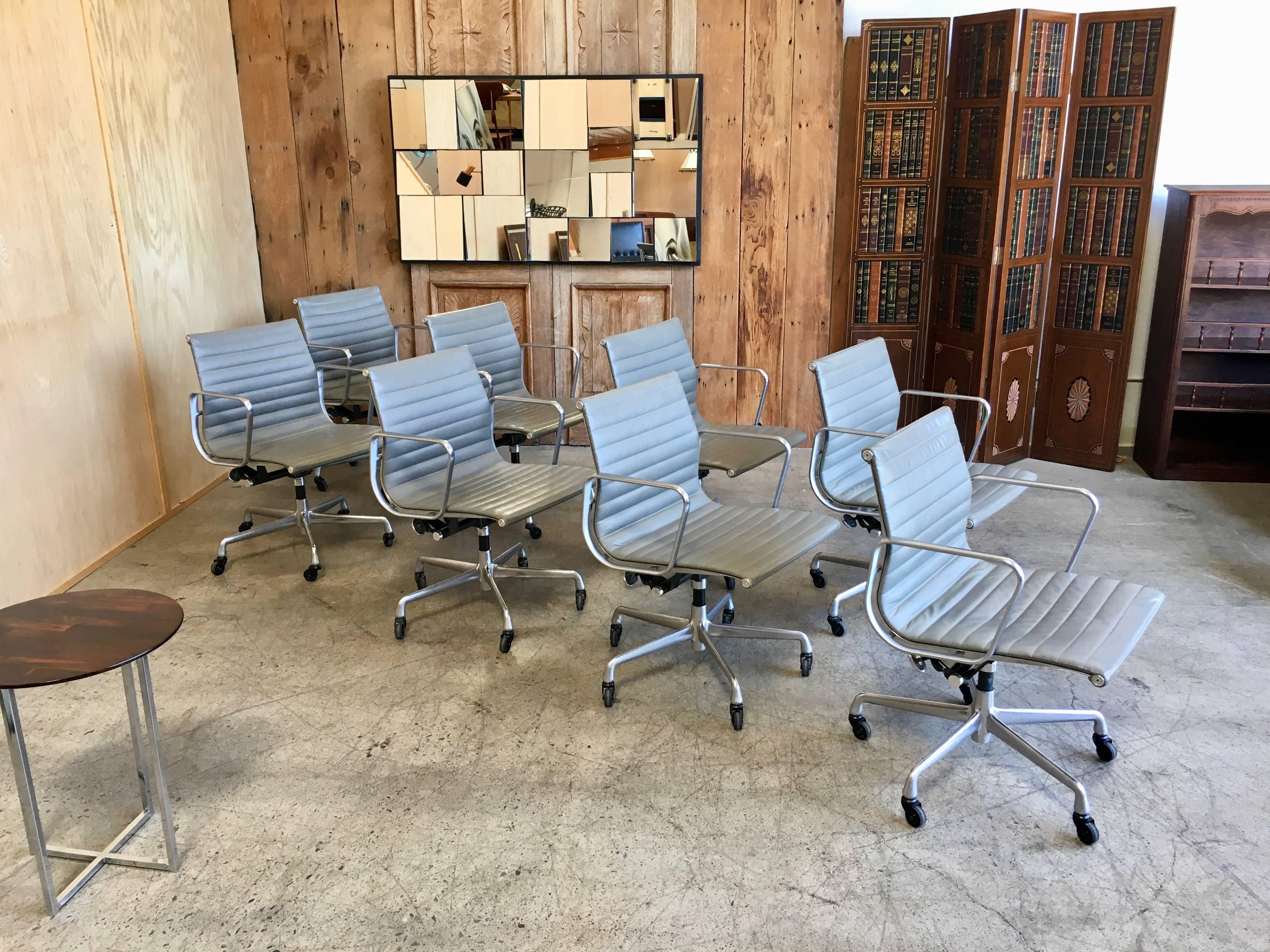 Eames Aluminium Group Management Chairs for Herman Miller In Good Condition In Denton, TX