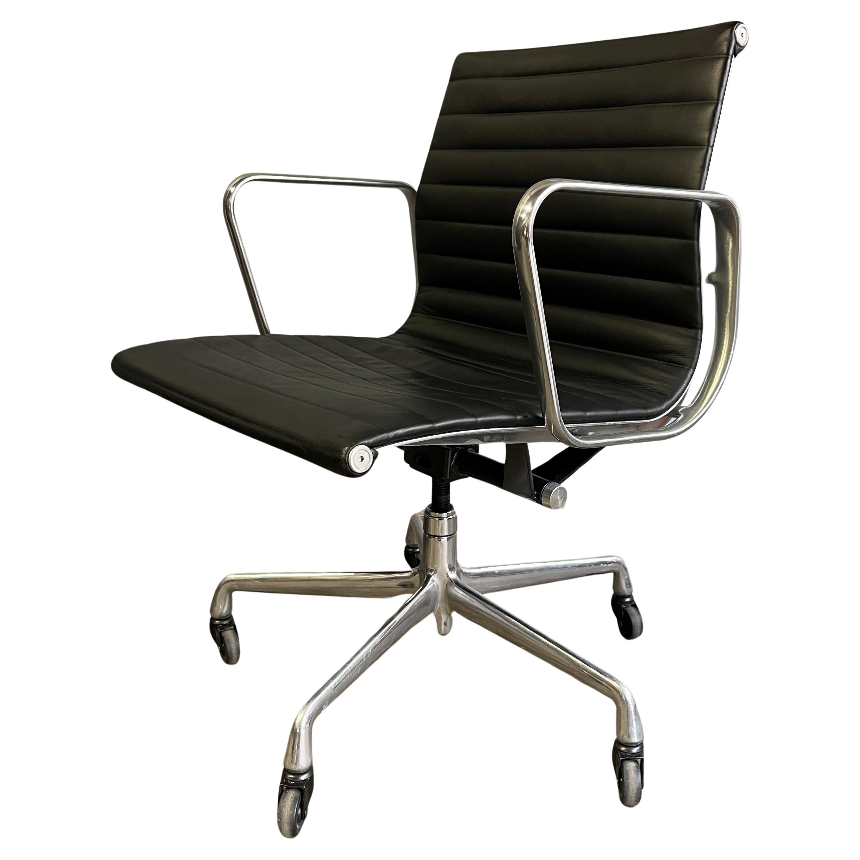  Eames Aluminium Group Management Chairs for Herman Miller For Sale 1