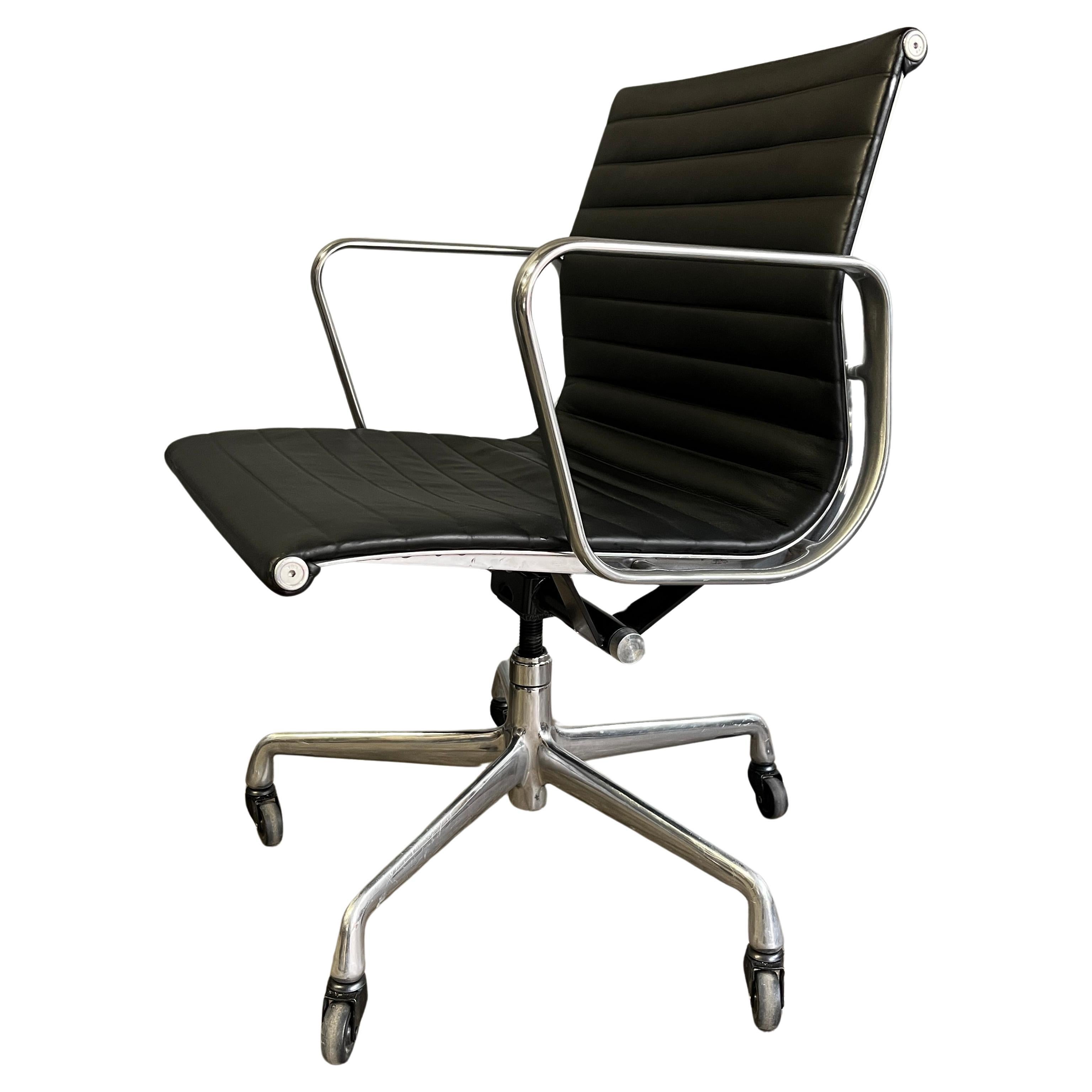  Eames Aluminium Group Management Chairs for Herman Miller For Sale 2