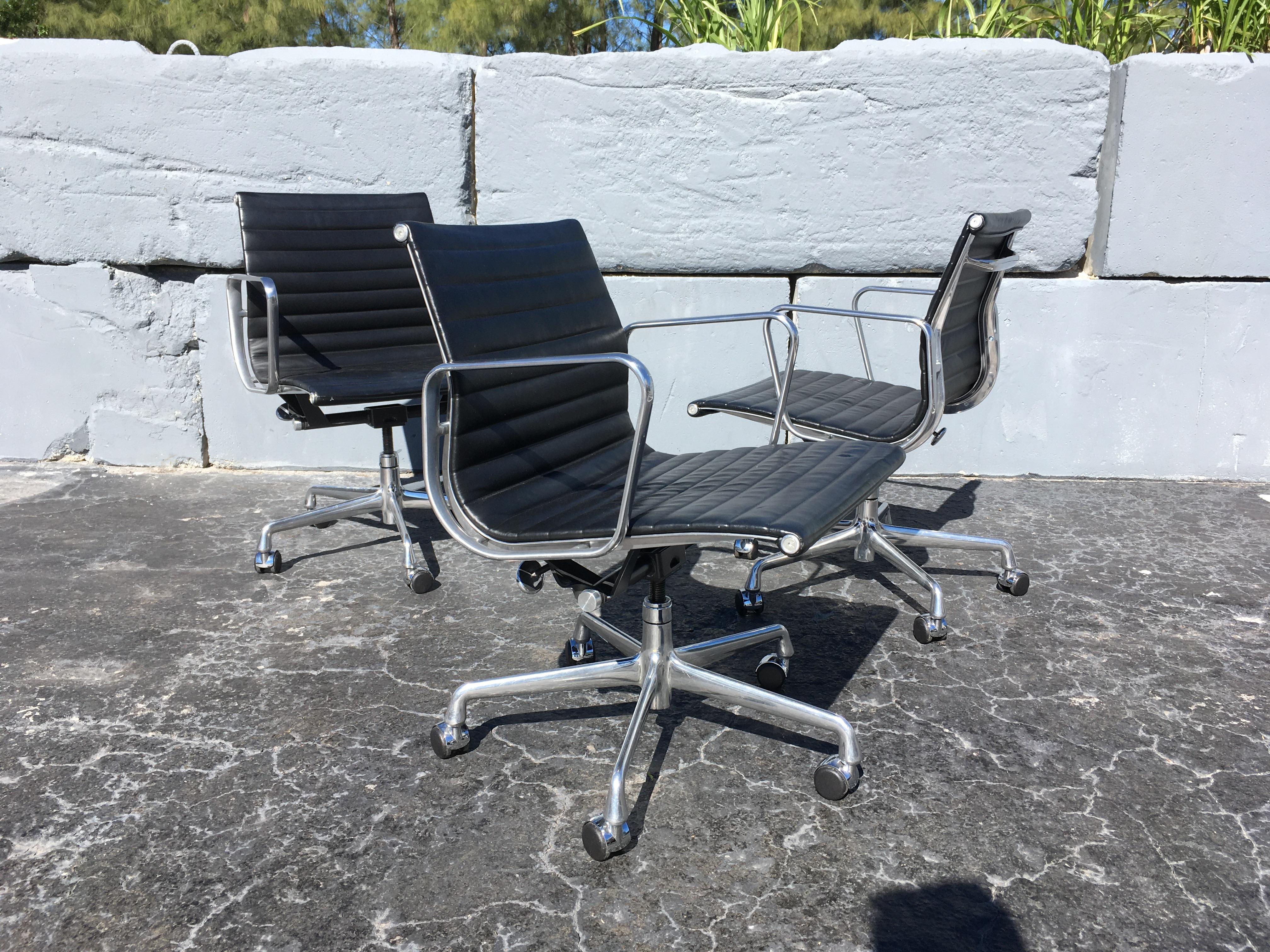 American Eames Aluminium Management Chairs in Black Leather for Herman Miller