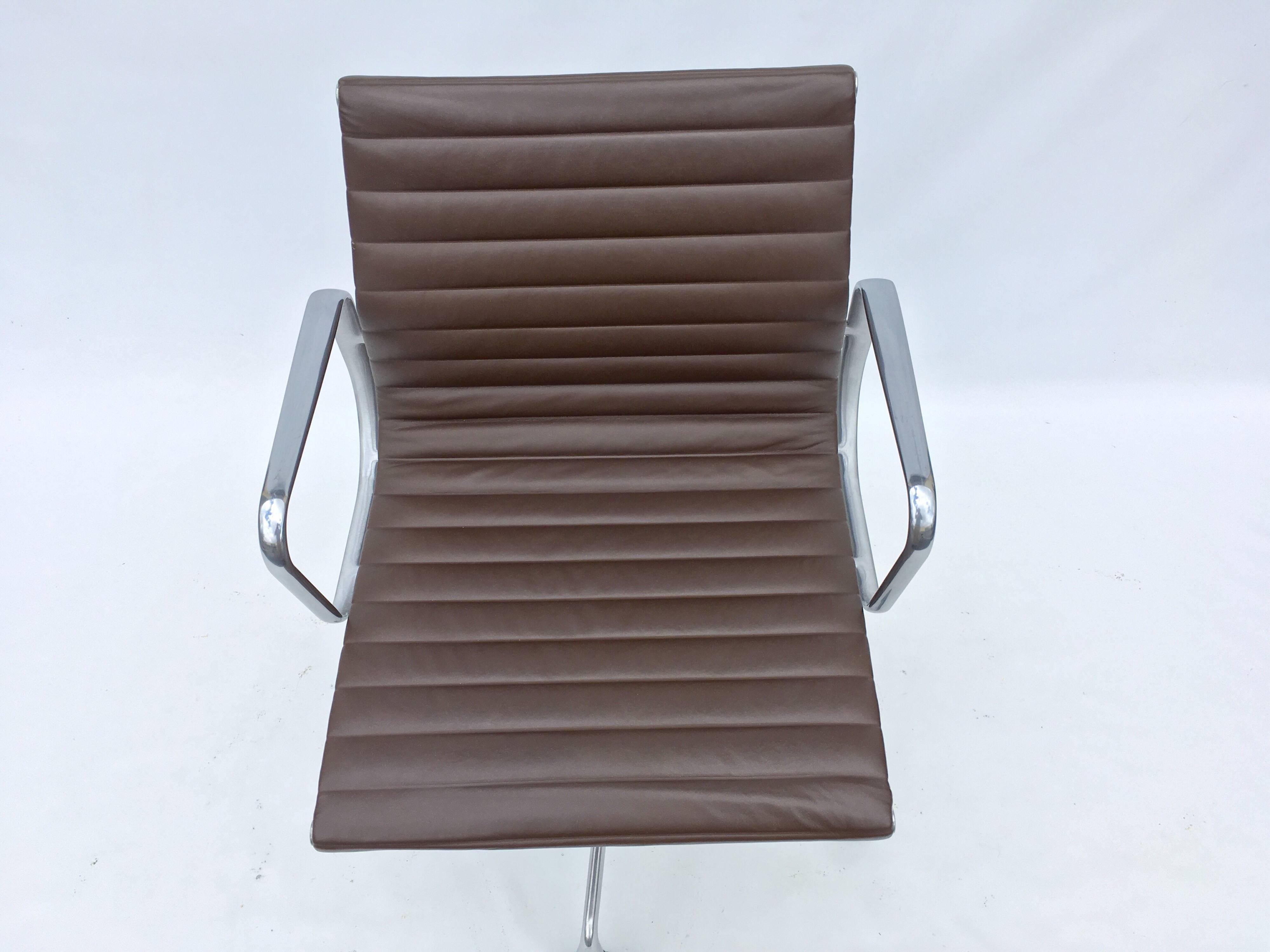 Eames Aluminium Management Chairs in Leather for Herman Miller 3