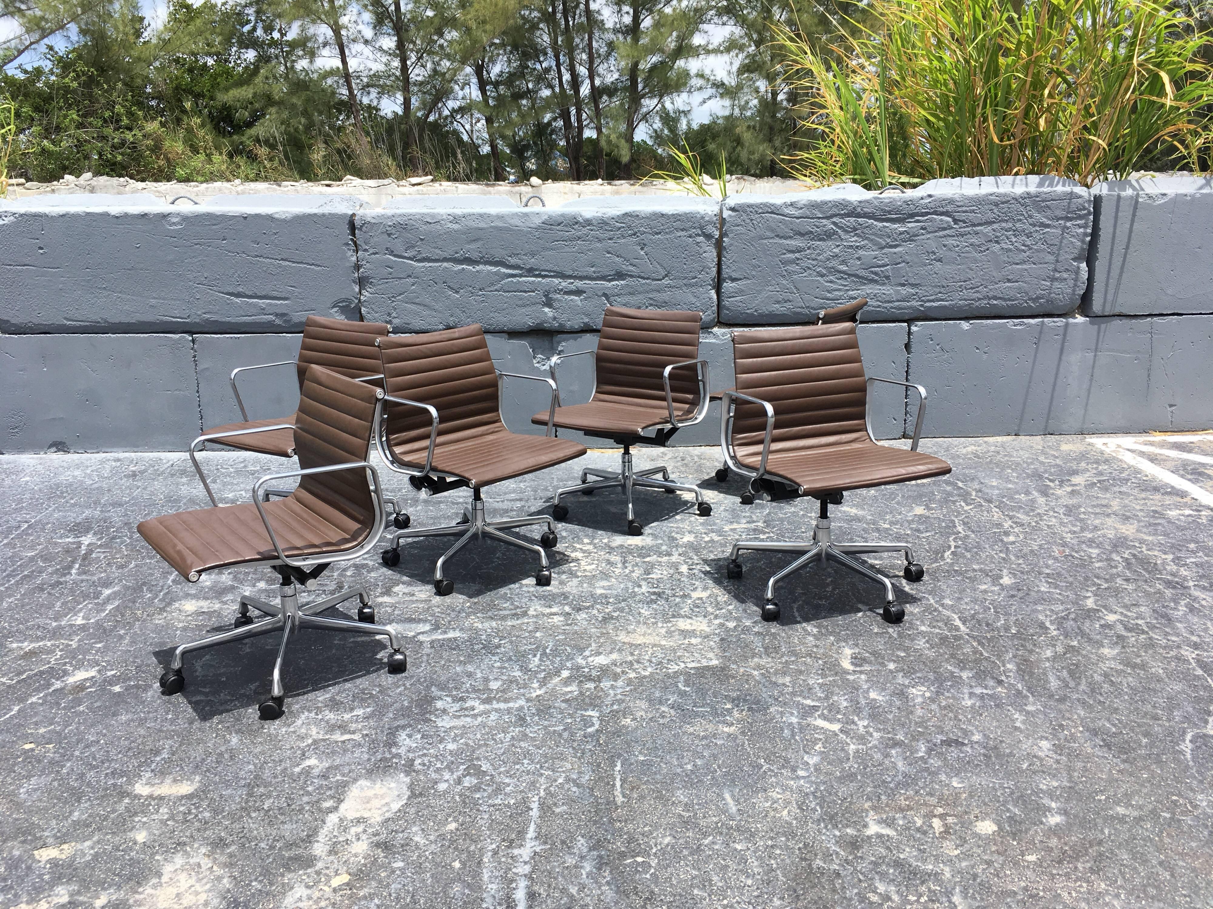 Modern Eames Aluminium Management Chairs in Leather for Herman Miller