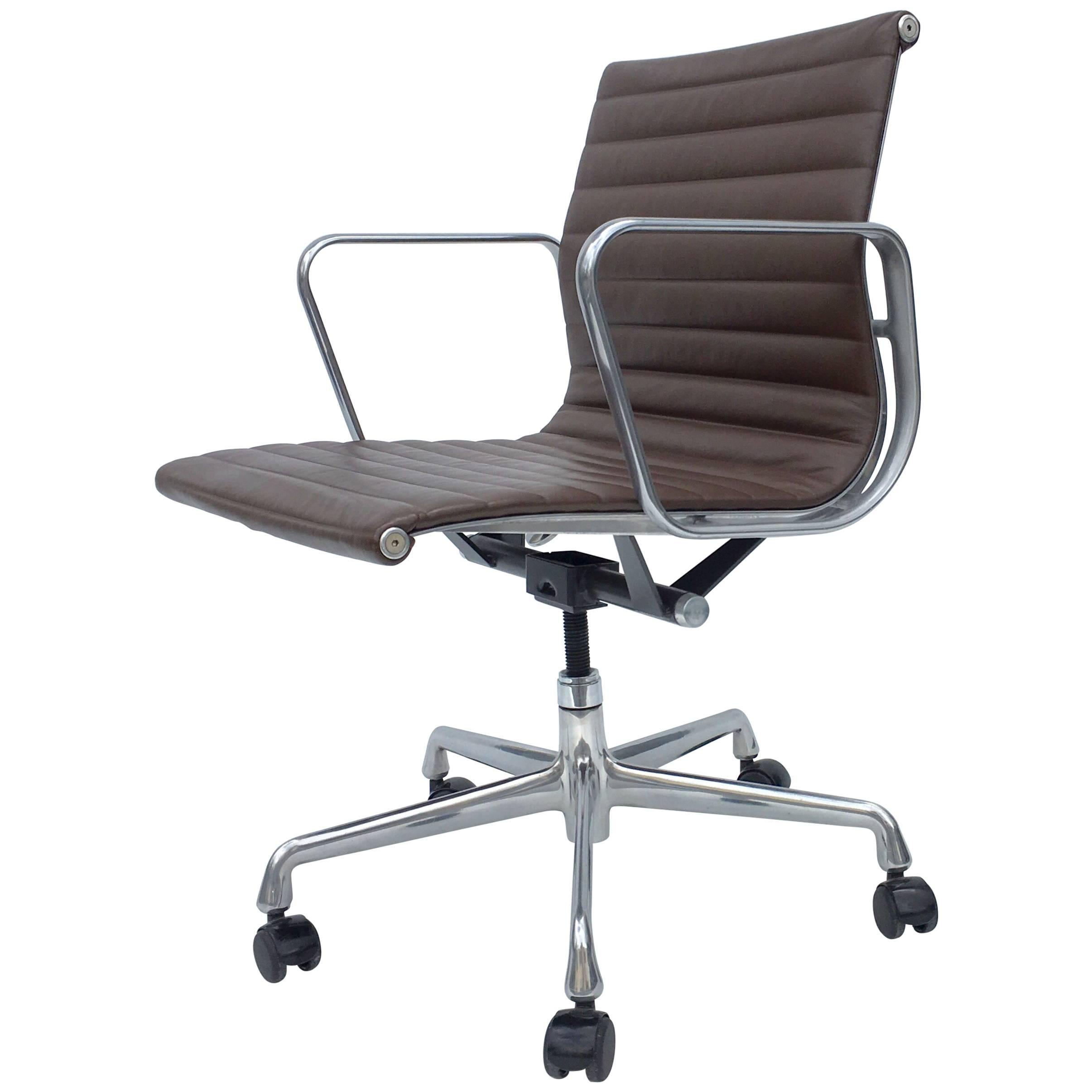 Eames Aluminium Management Chairs in Leather for Herman Miller