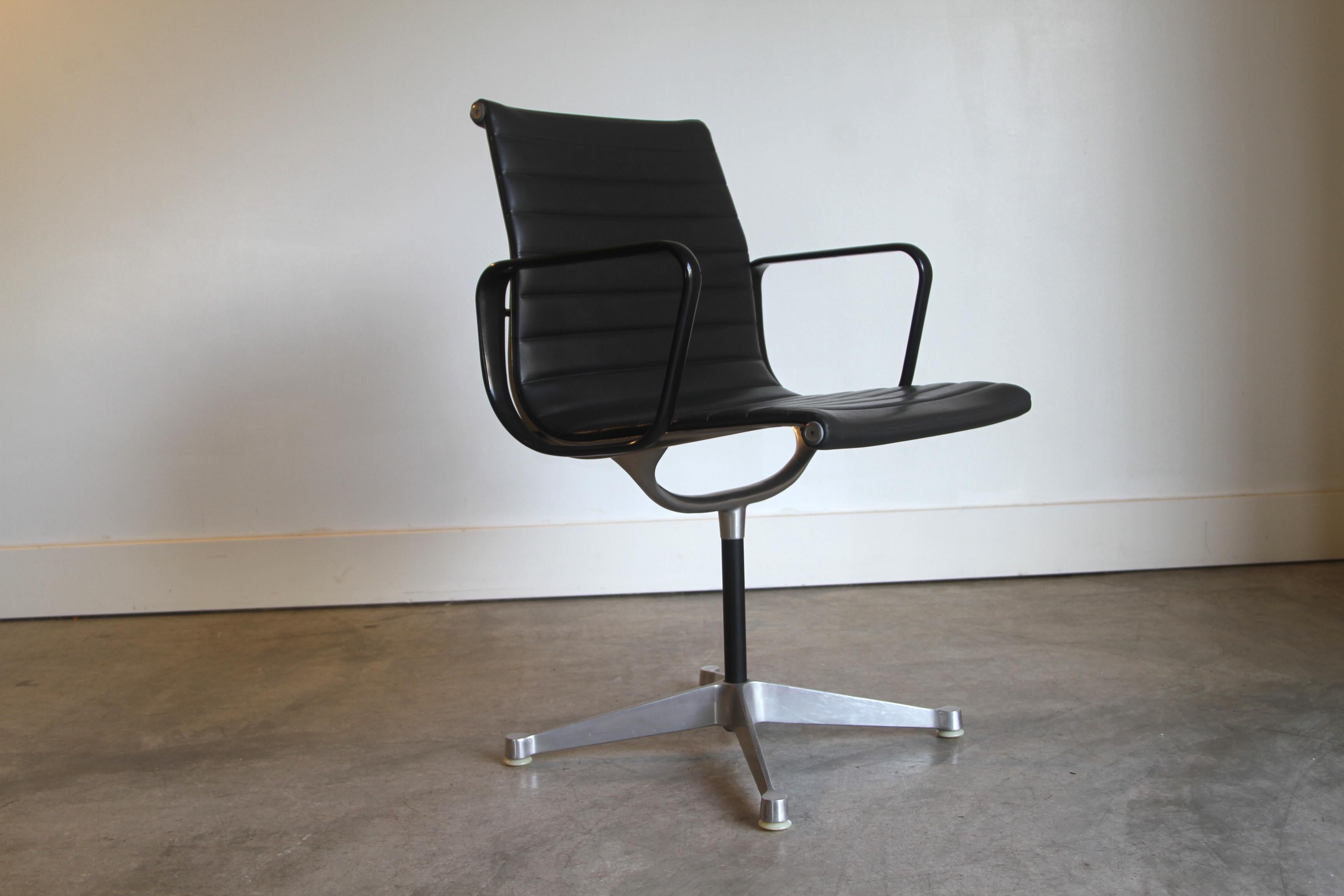 Eames Aluminum Group Black Leather Chairs Herman Miller 4 Available For Sale 5