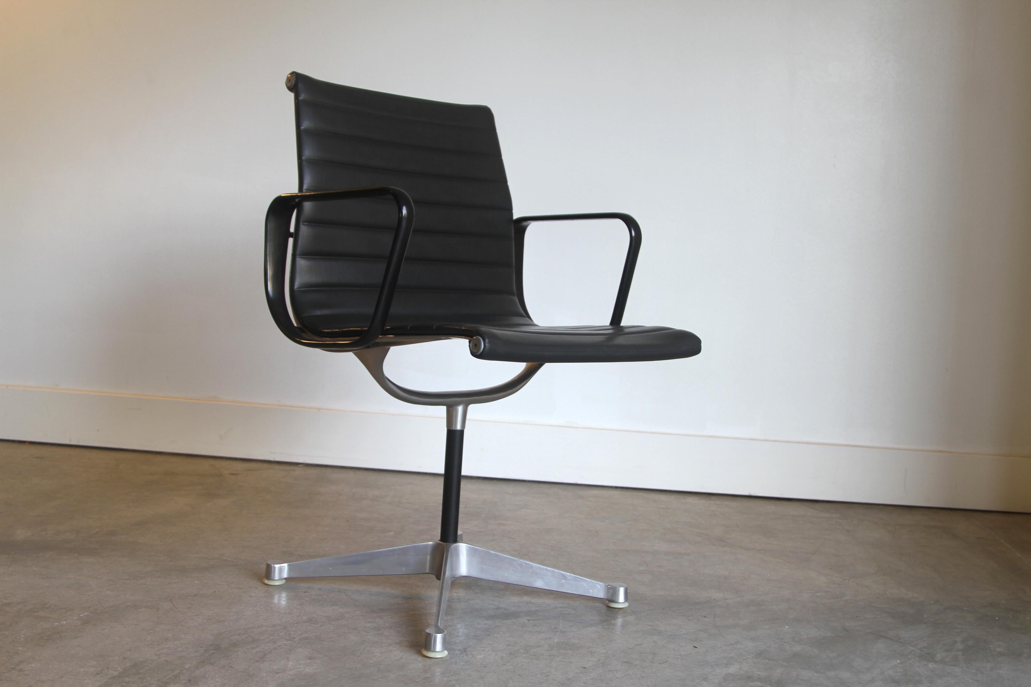 Eames Aluminum Group Black Leather Chairs Herman Miller 4 Available For Sale 6