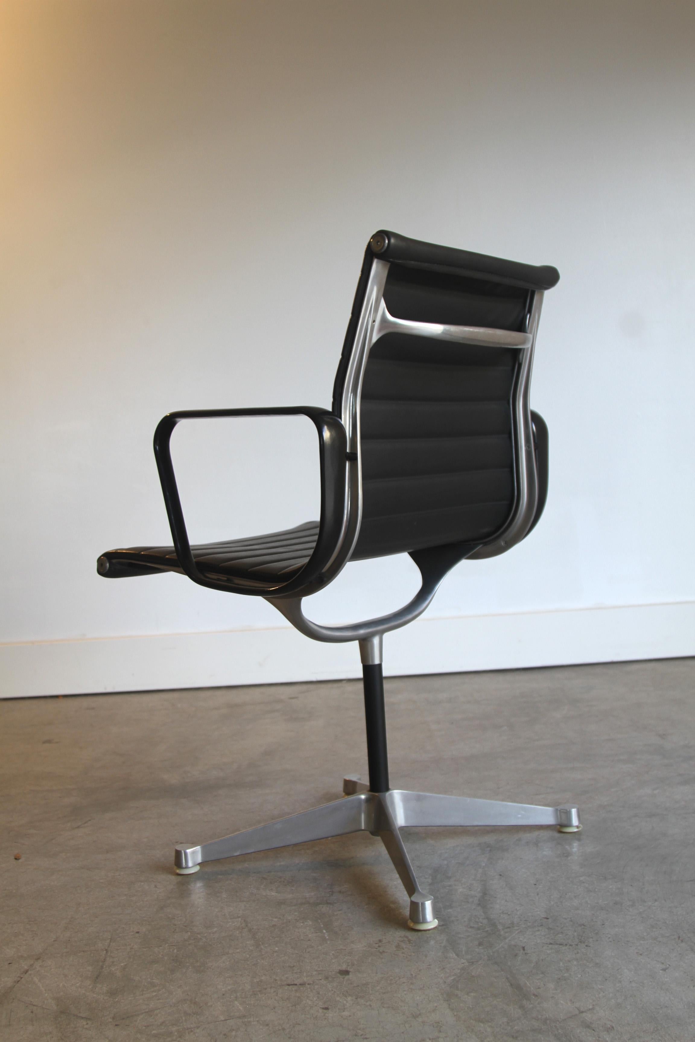 Eames Aluminum Group Black Leather Chairs Herman Miller 4 Available For Sale 10
