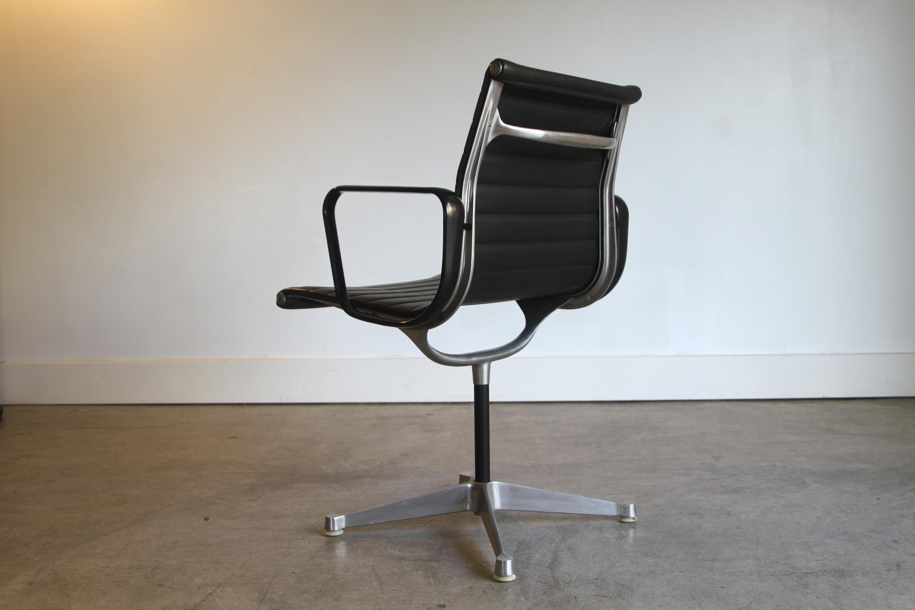 Eames Aluminum Group Black Leather Chairs Herman Miller 4 Available For Sale 11
