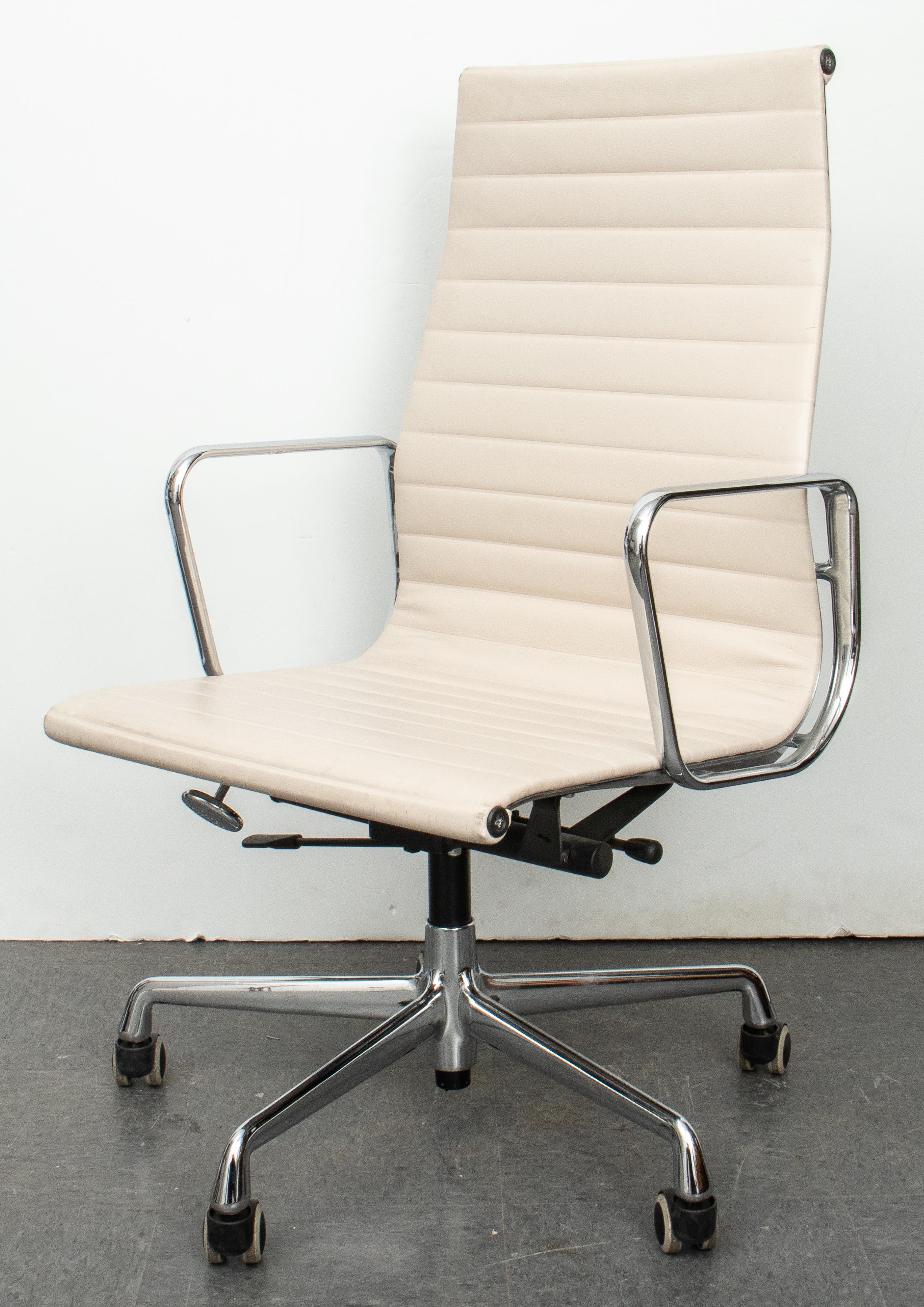 Eames aluminum group chair 