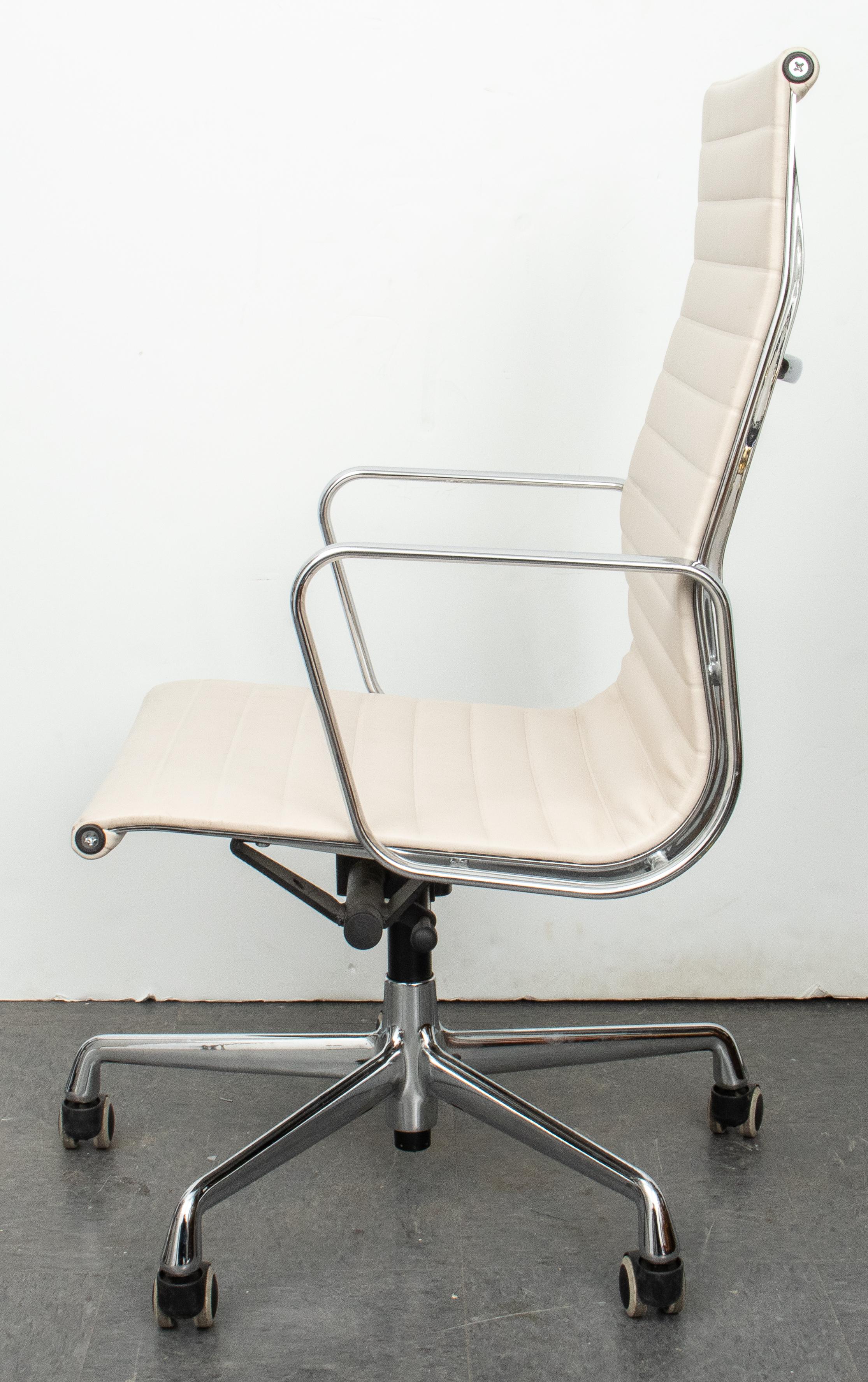 Mid-Century Modern Eames Aluminum Group Chair 