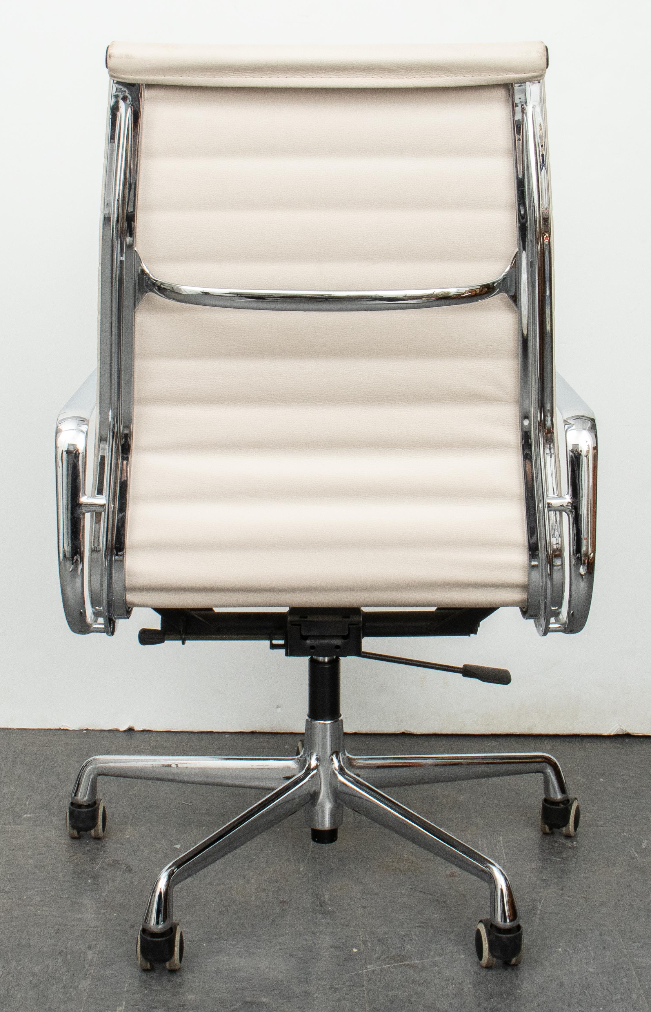 20th Century Eames Aluminum Group Chair 