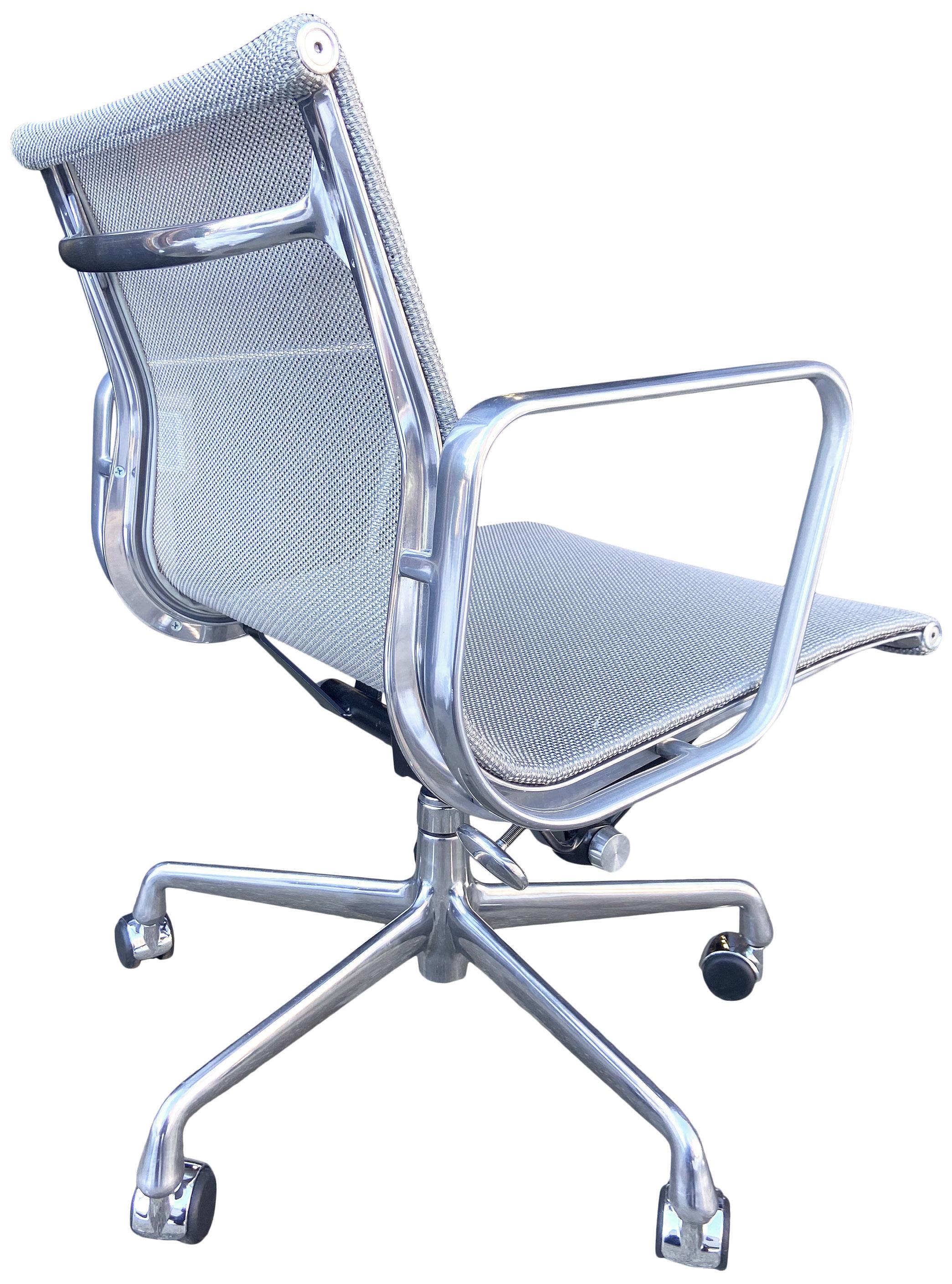 20th Century Eames Aluminum Group Chairs for Herman Miller