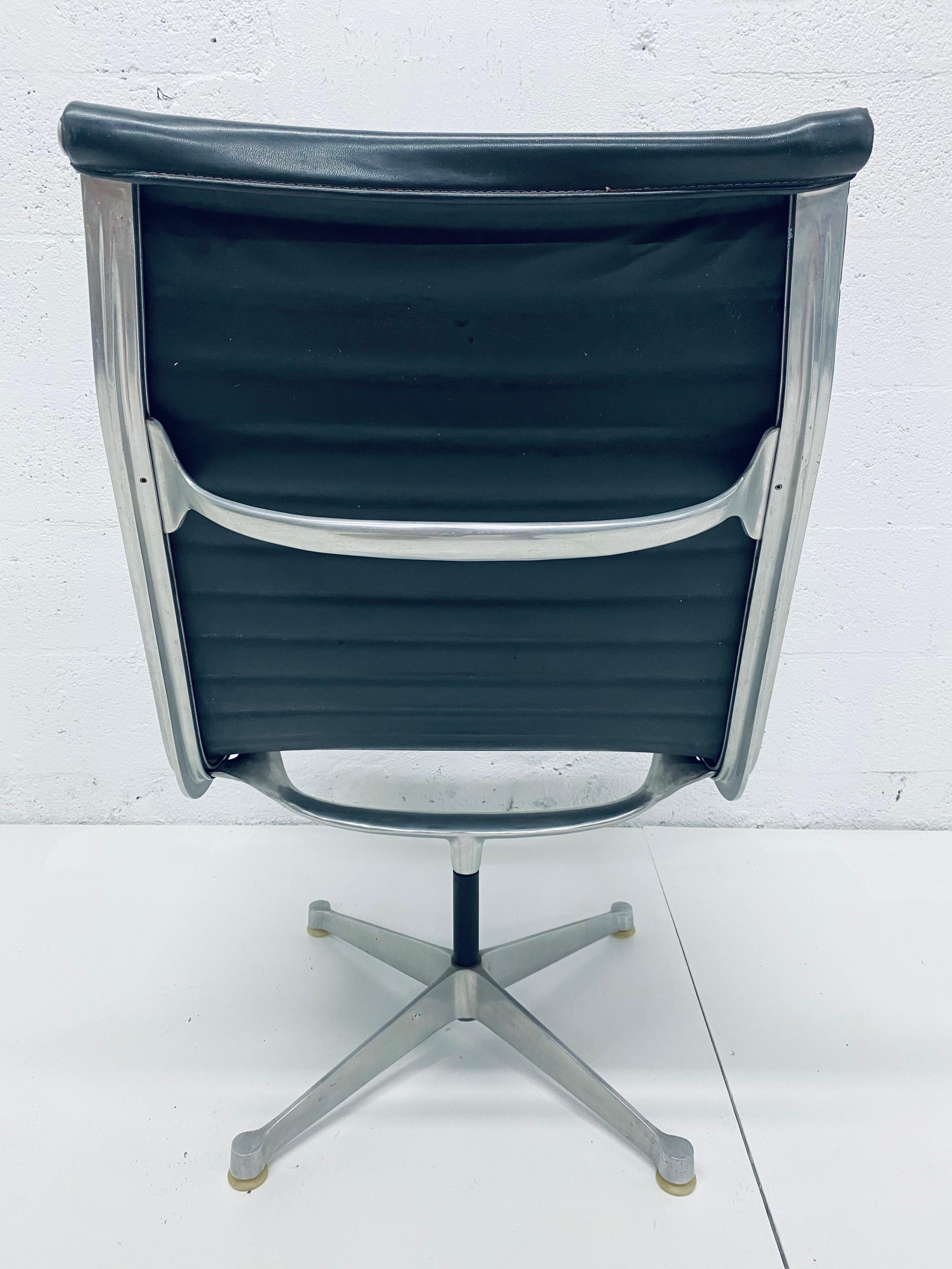 eames aluminium chair