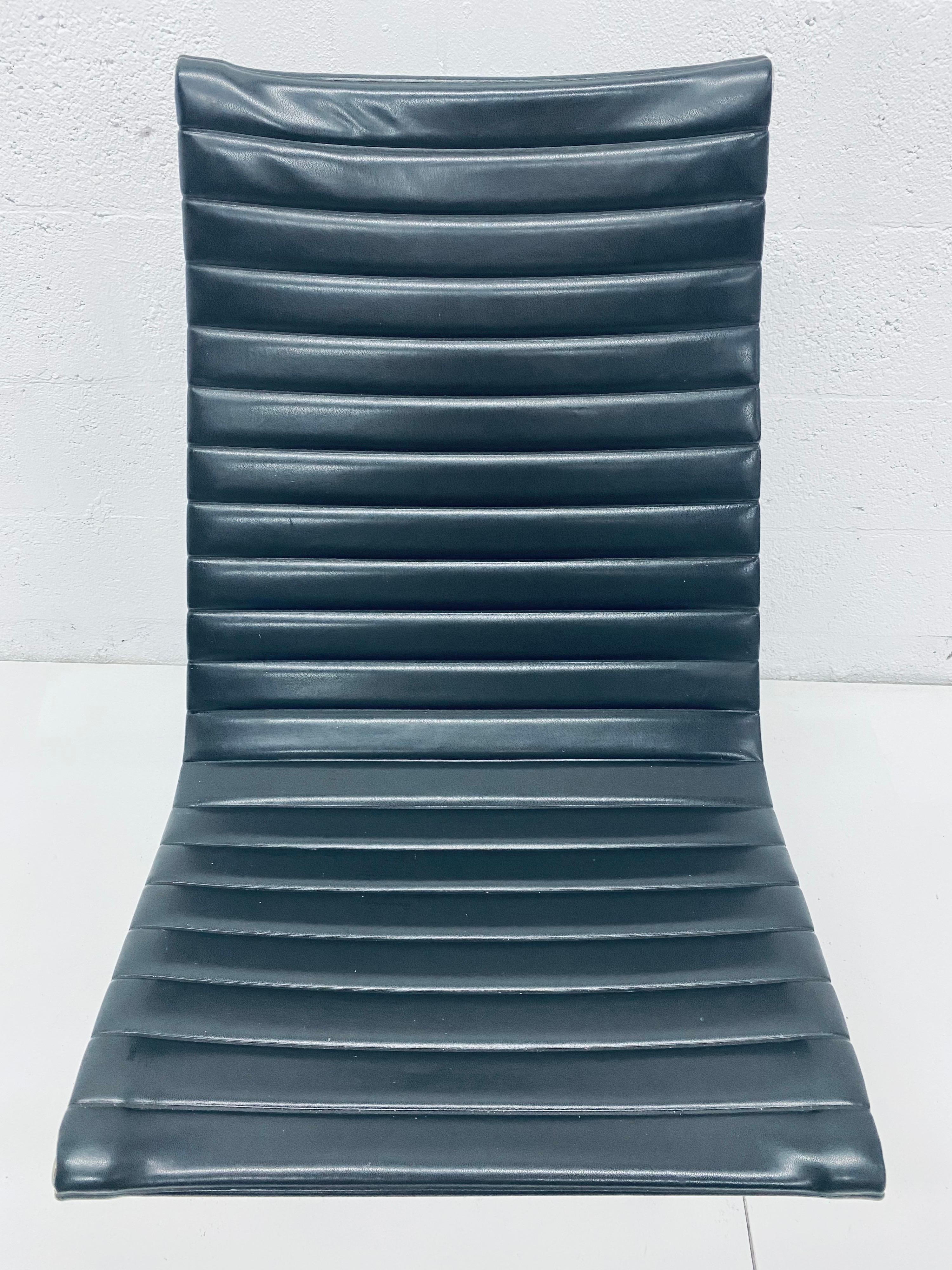 Mid-Century Modern Eames Aluminum Group Dark Gray Swivel Lounge Chair for Herman Miller