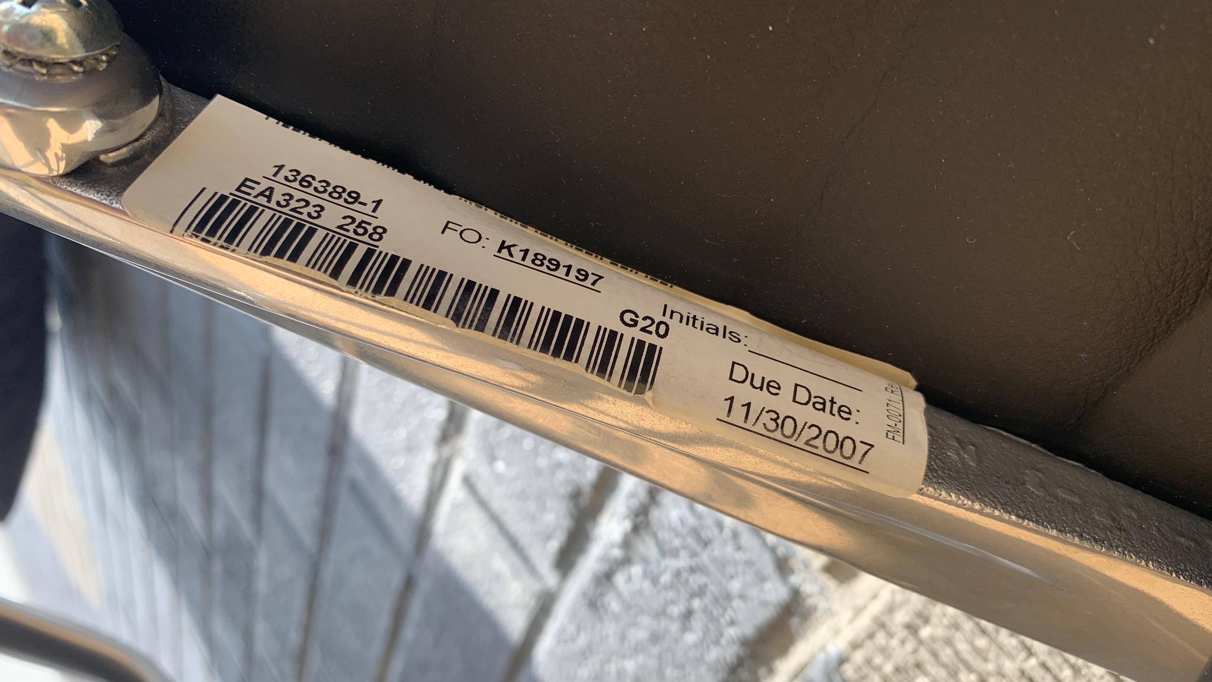 Eames Aluminum Group Lounge Chair and Ottoman For Sale 5