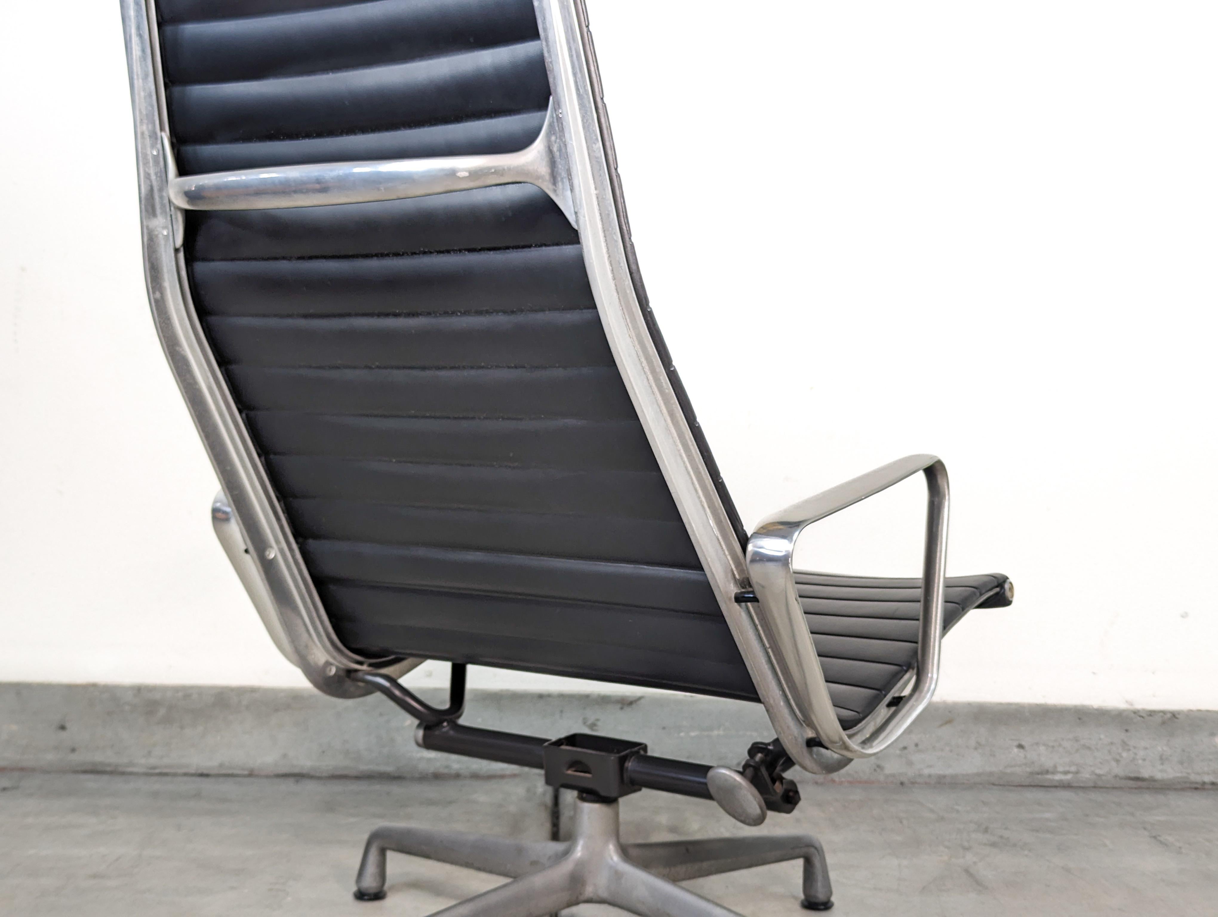 Eames Aluminum Group Lounge Office Chair by Herman Miller, c1990s For Sale 5