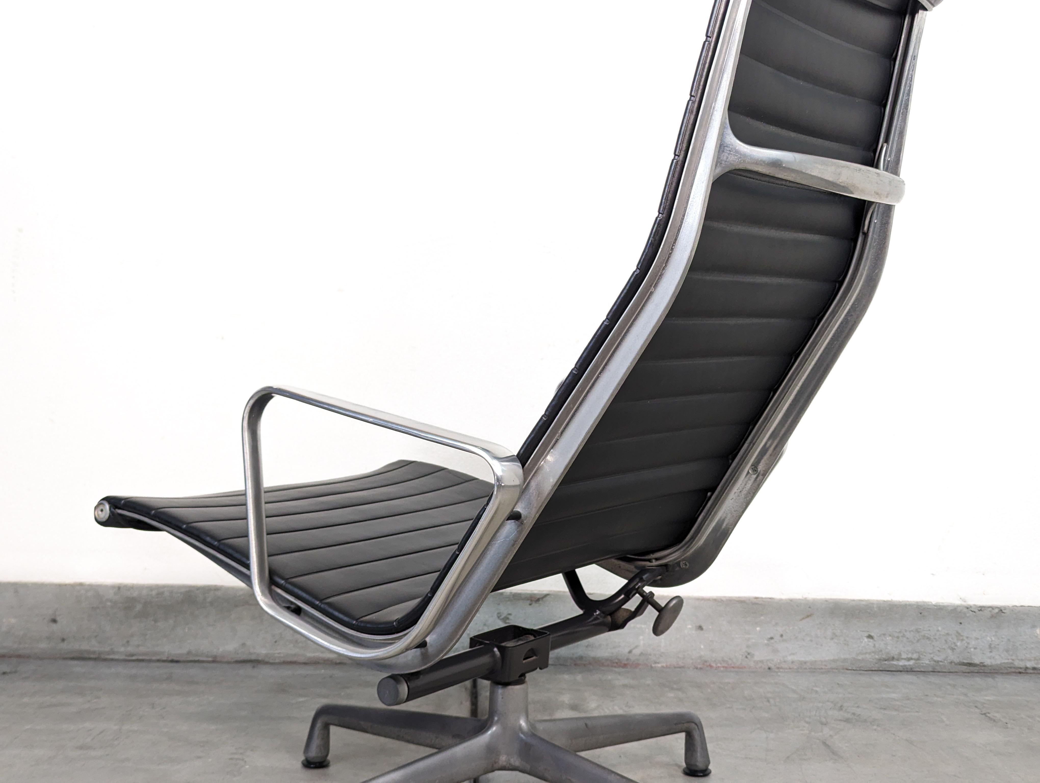 Eames Aluminum Group Lounge Office Chair by Herman Miller, c1990s For Sale 6