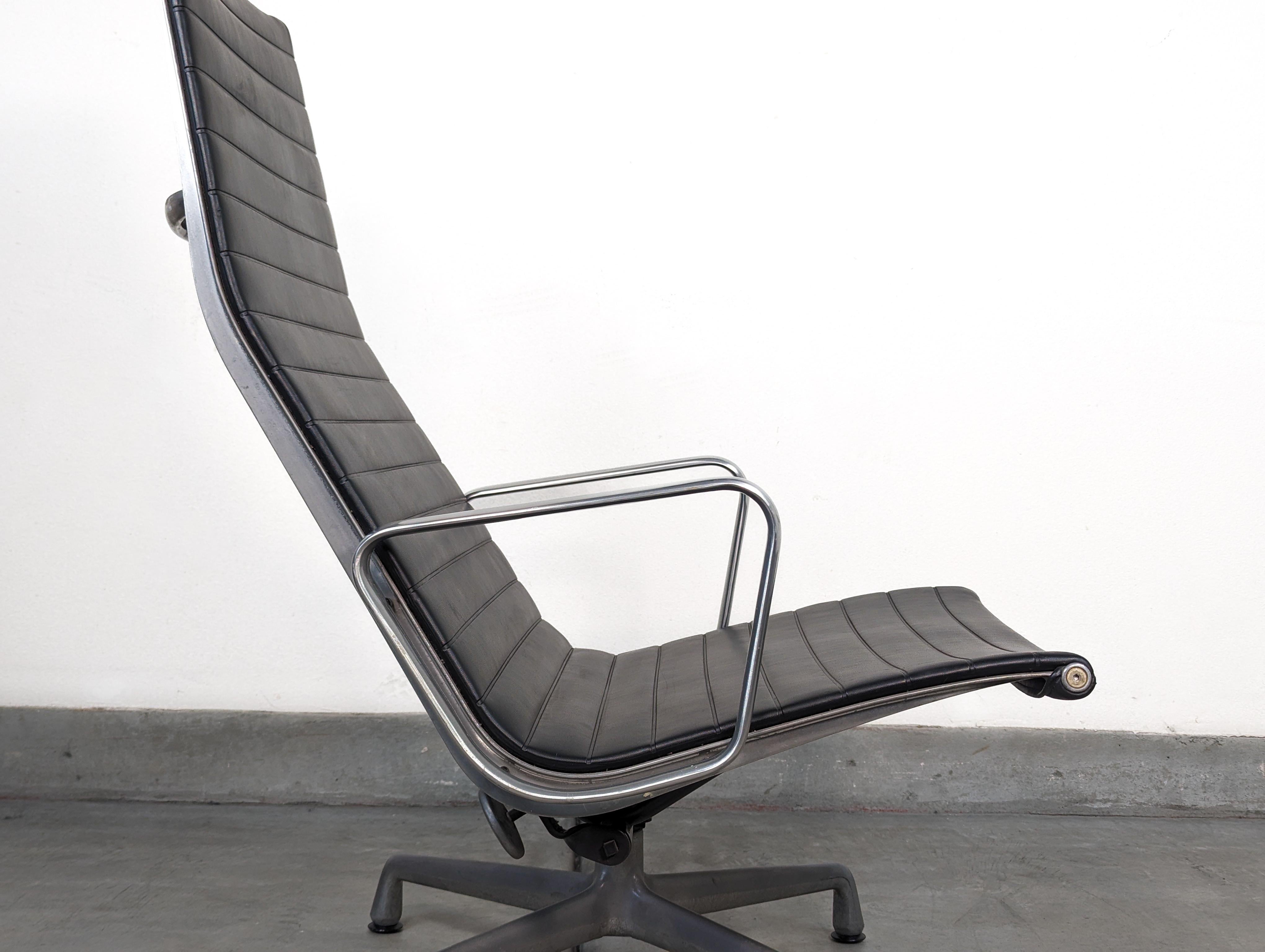 Eames Aluminum Group Lounge Office Chair by Herman Miller, c1990s For Sale 7