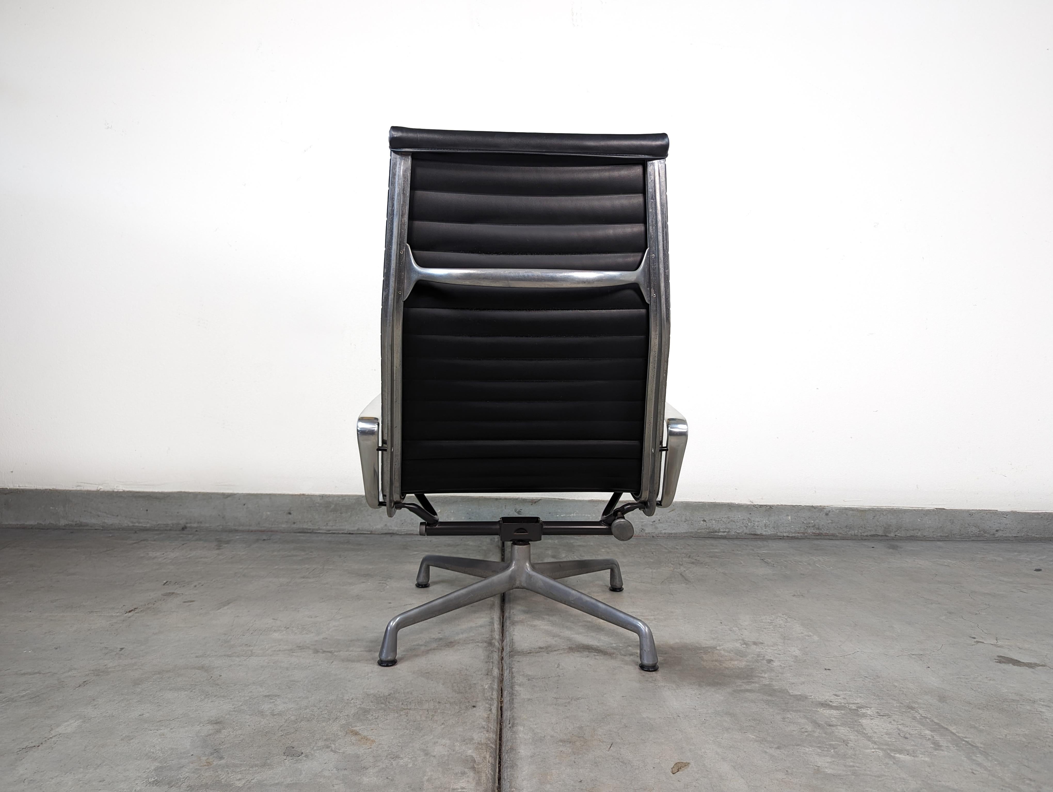 American Eames Aluminum Group Lounge Office Chair by Herman Miller, c1990s For Sale