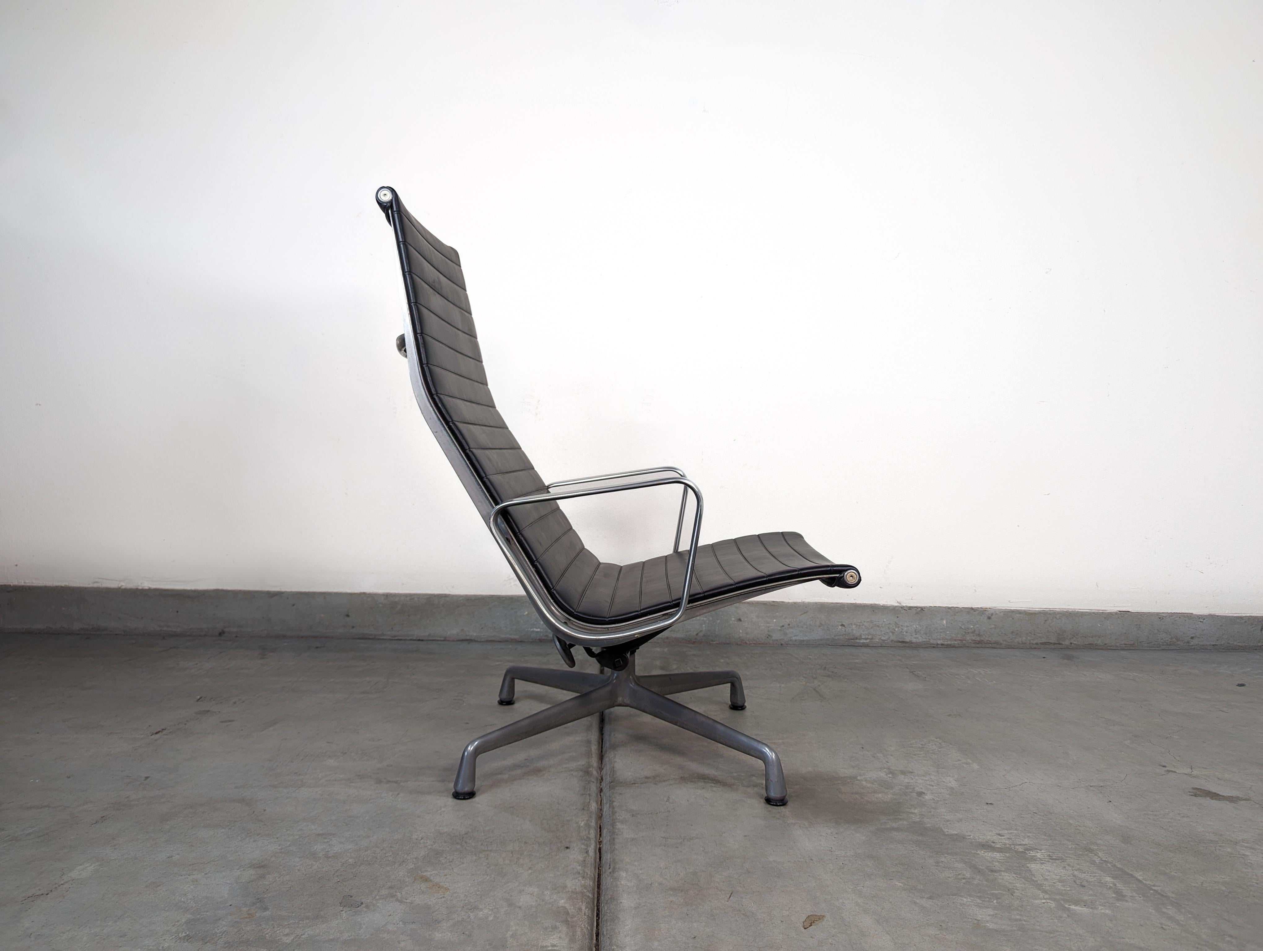 Late 20th Century Eames Aluminum Group Lounge Office Chair by Herman Miller, c1990s For Sale