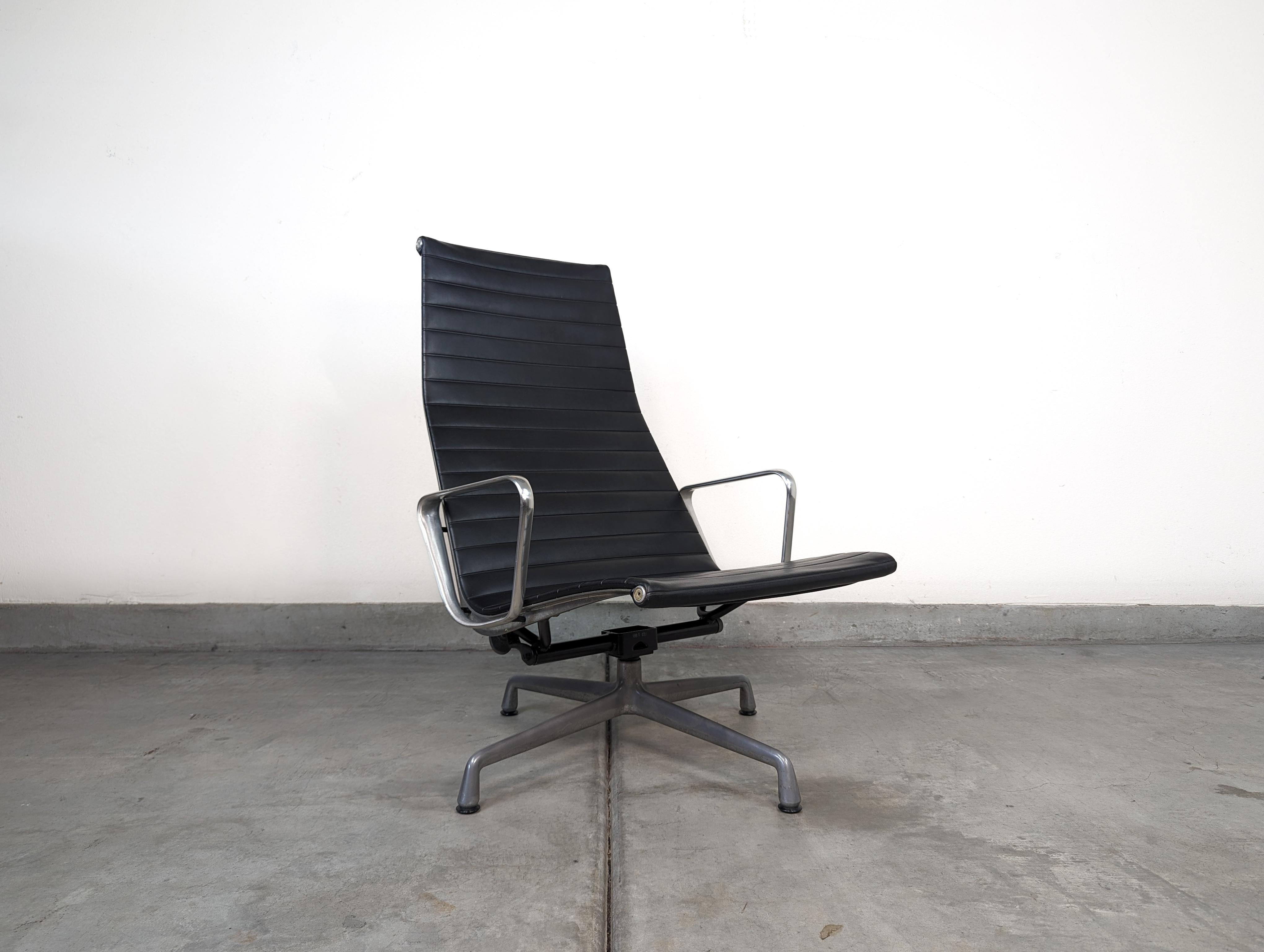 Eames Aluminum Group Lounge Office Chair by Herman Miller, c1990s For Sale 1