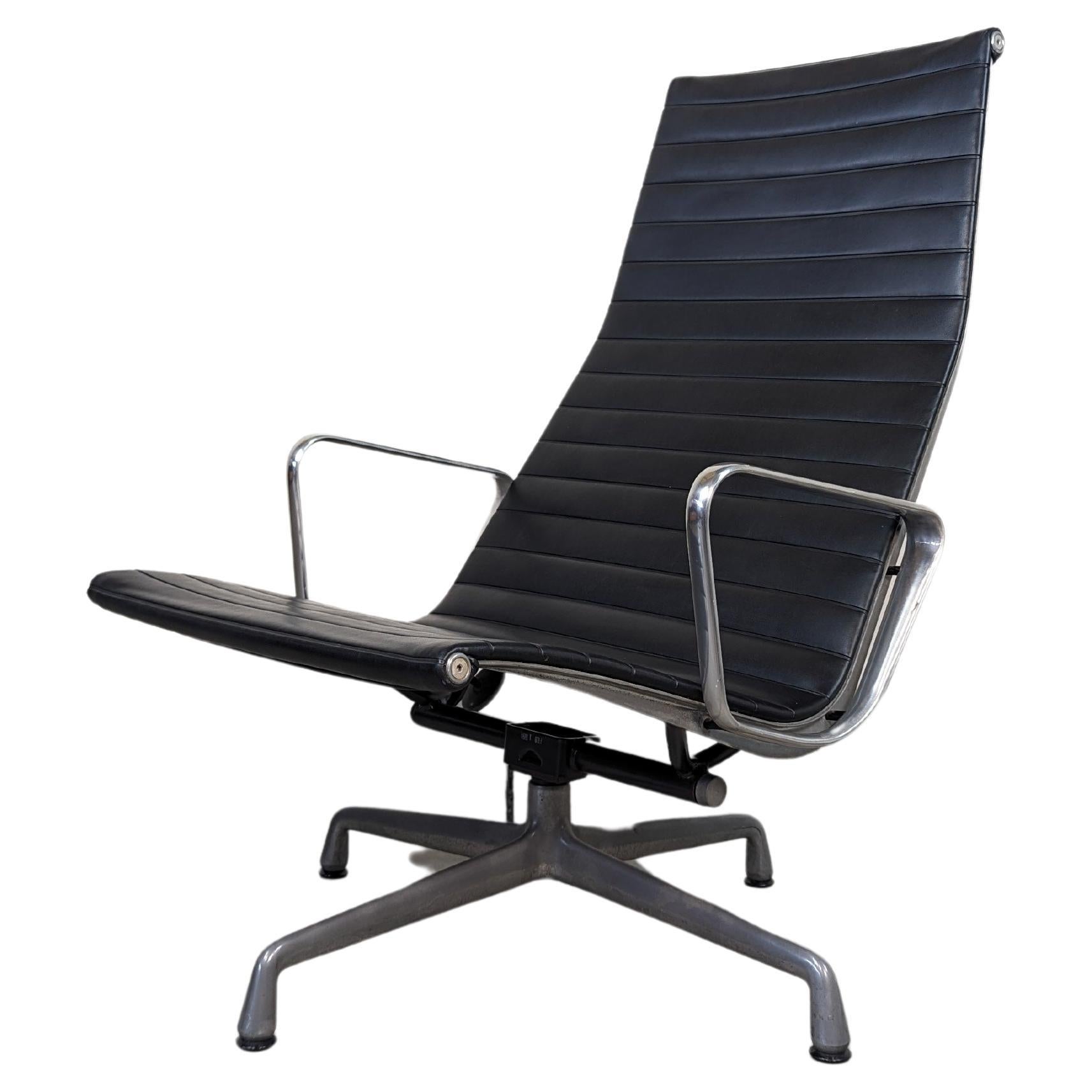 Eames Aluminum Group Lounge Office Chair by Herman Miller, c1990s For Sale