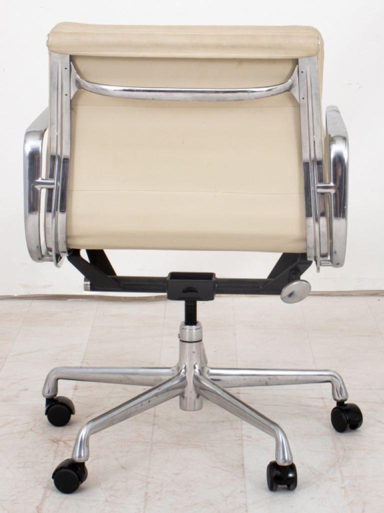 Eames Soft Pad Aluminum Group Office Chair 3
