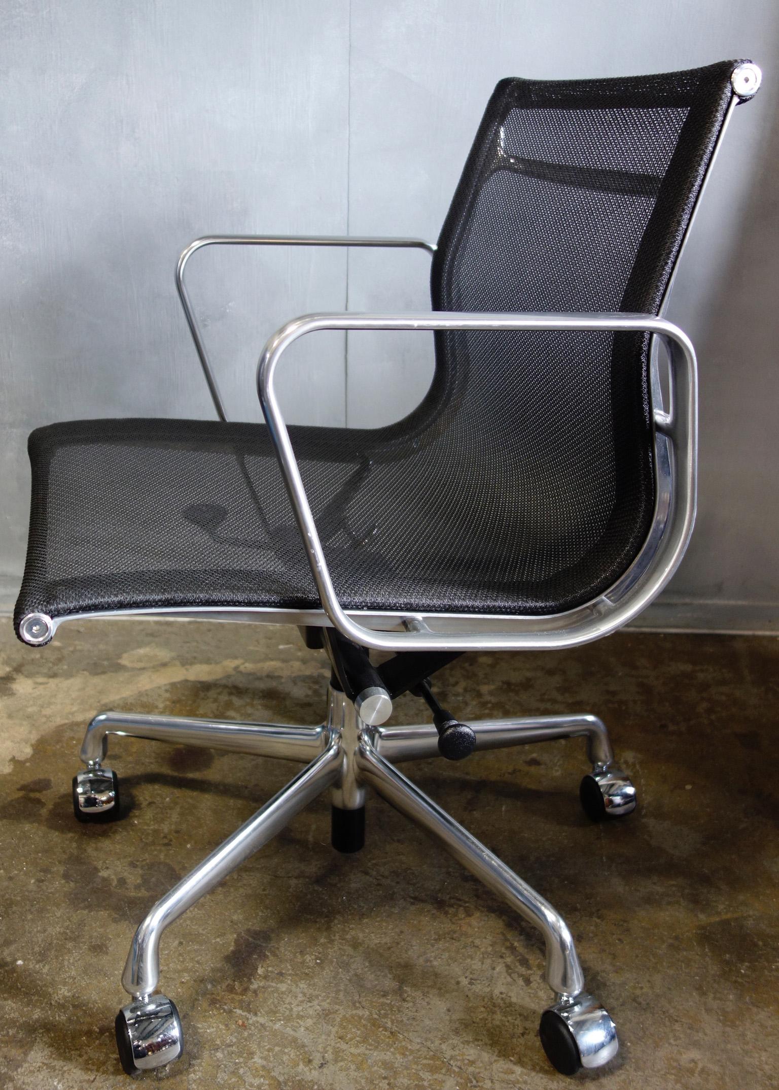 Eames Aluminum Group Management Chair for Herman Miller 2