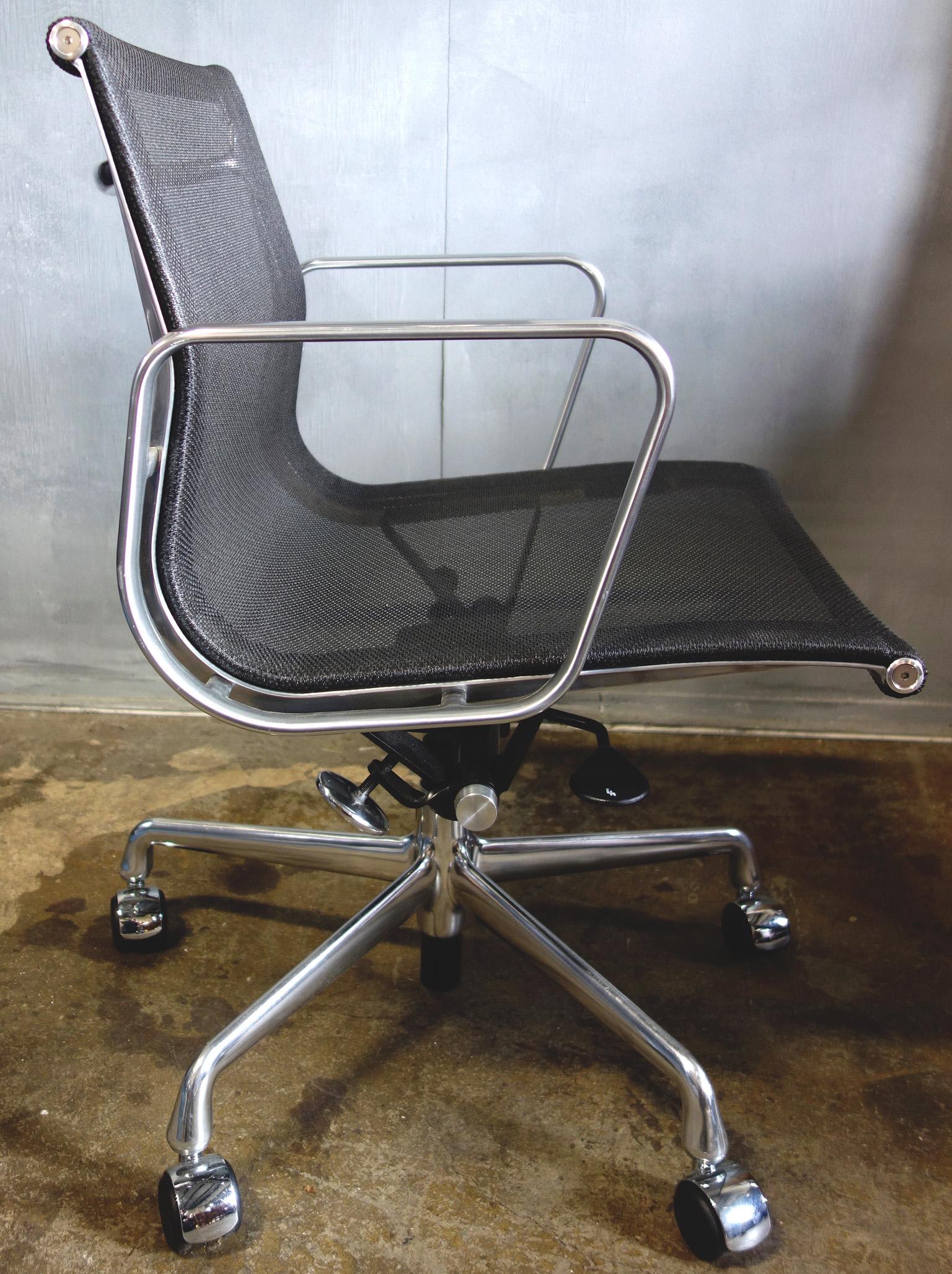 American Eames Aluminum Group Management Chair for Herman Miller