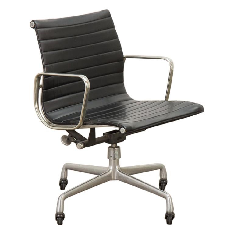 Eames Aluminum Group Management Chair For Sale at 1stDibs