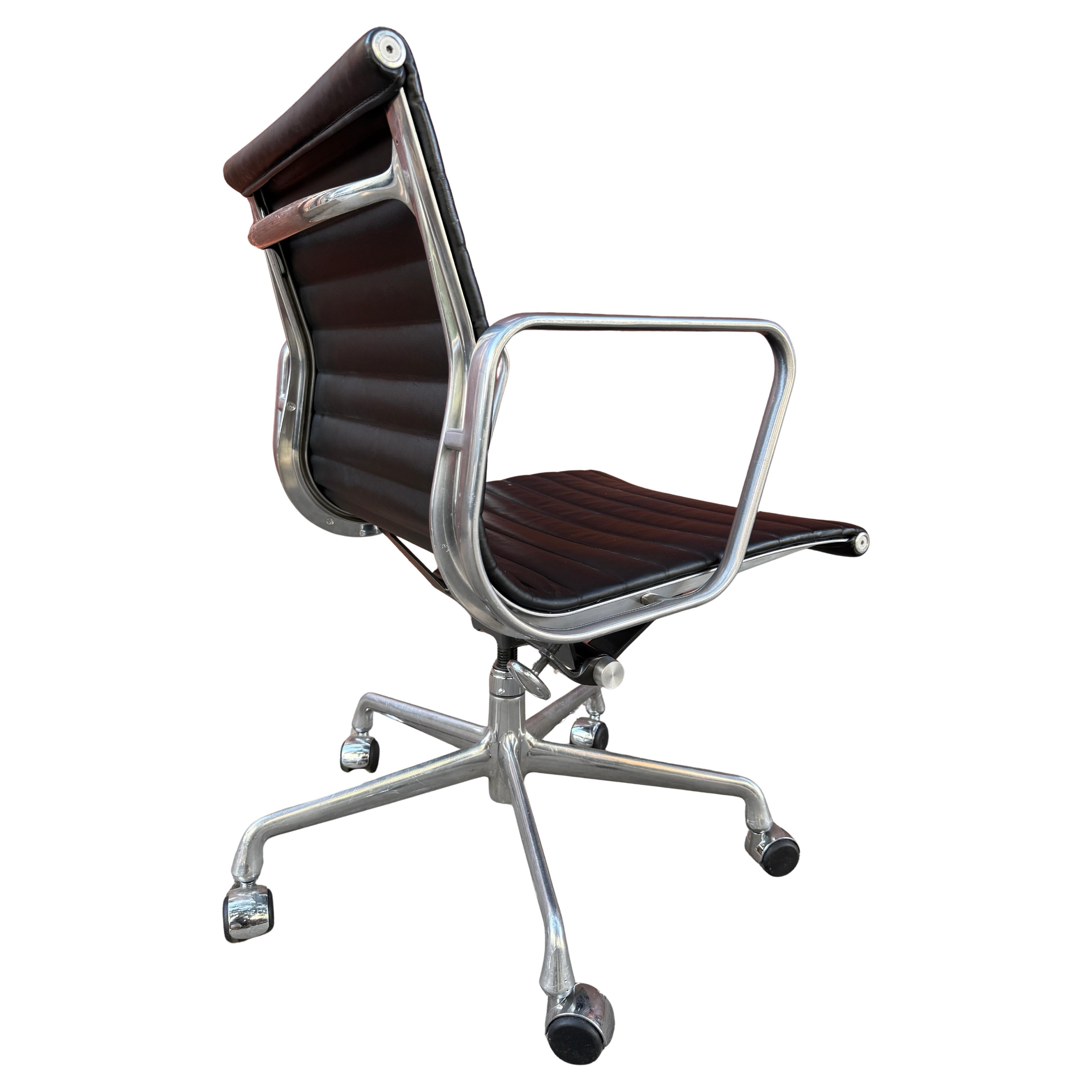 Americano Sedie Eames in alluminio per Herman Miller (fino a 14) in vendita