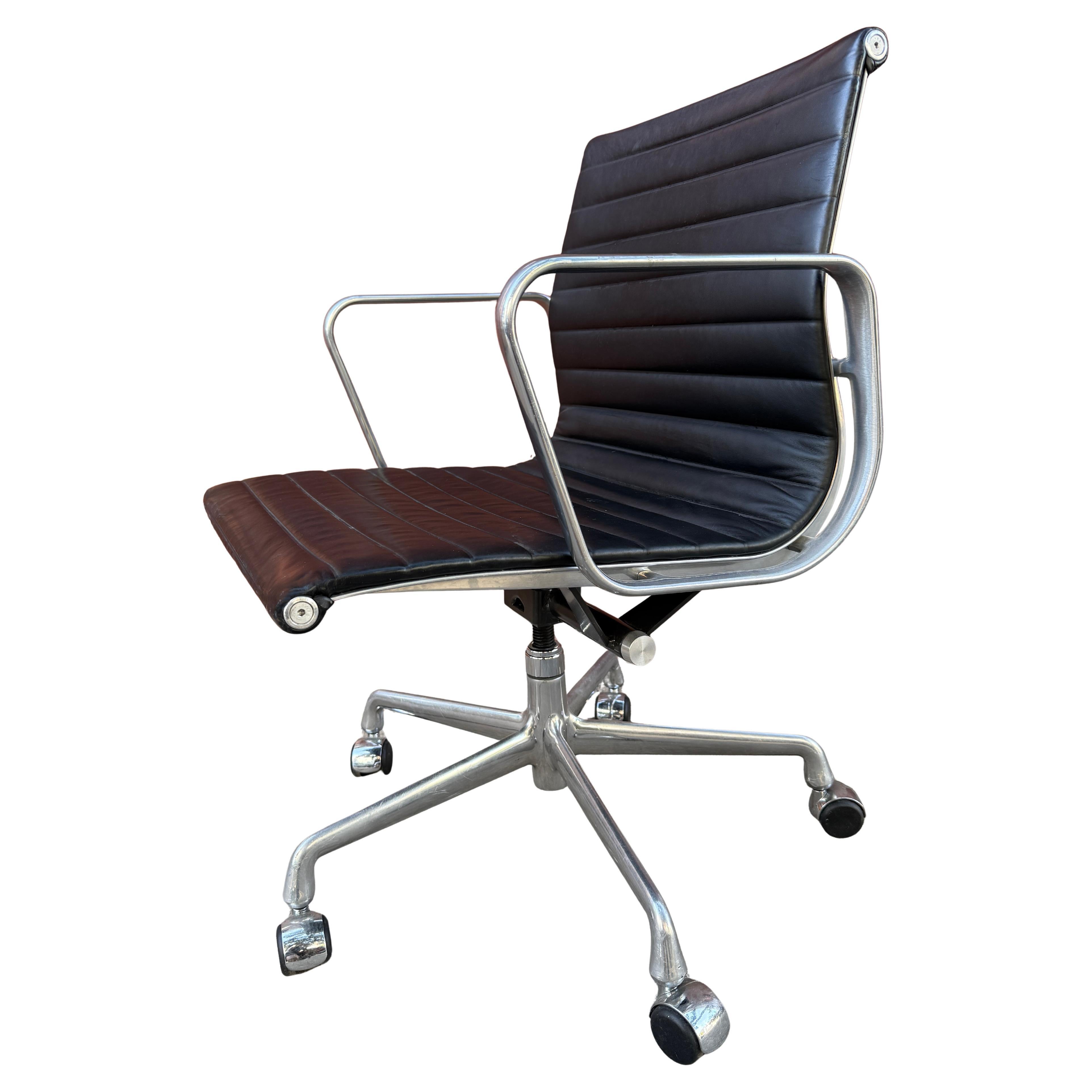XX secolo Sedie Eames in alluminio per Herman Miller (fino a 14) in vendita
