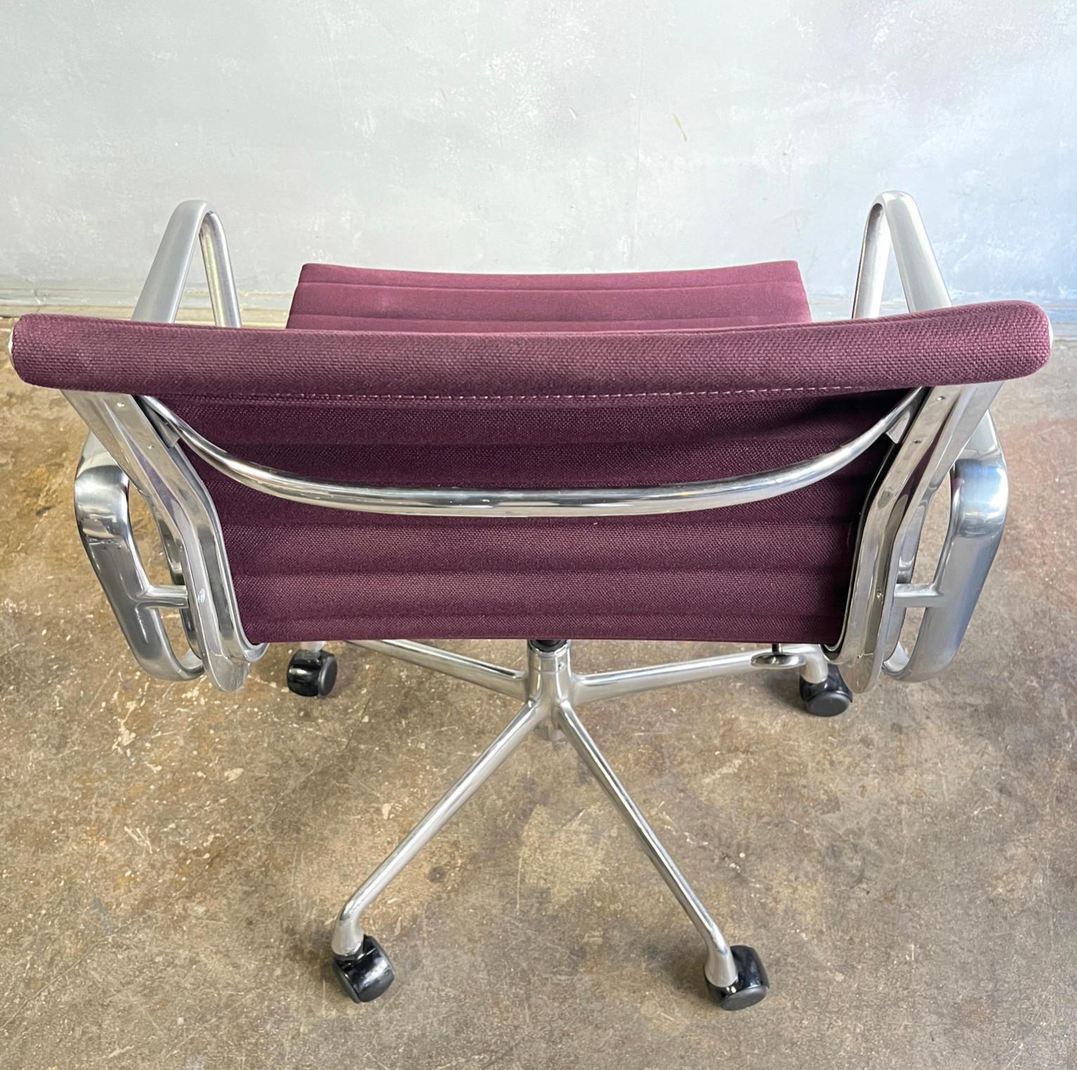 Eames Aluminum Group Management Chairs for Herman Miller ( up to 4 ) For Sale 7