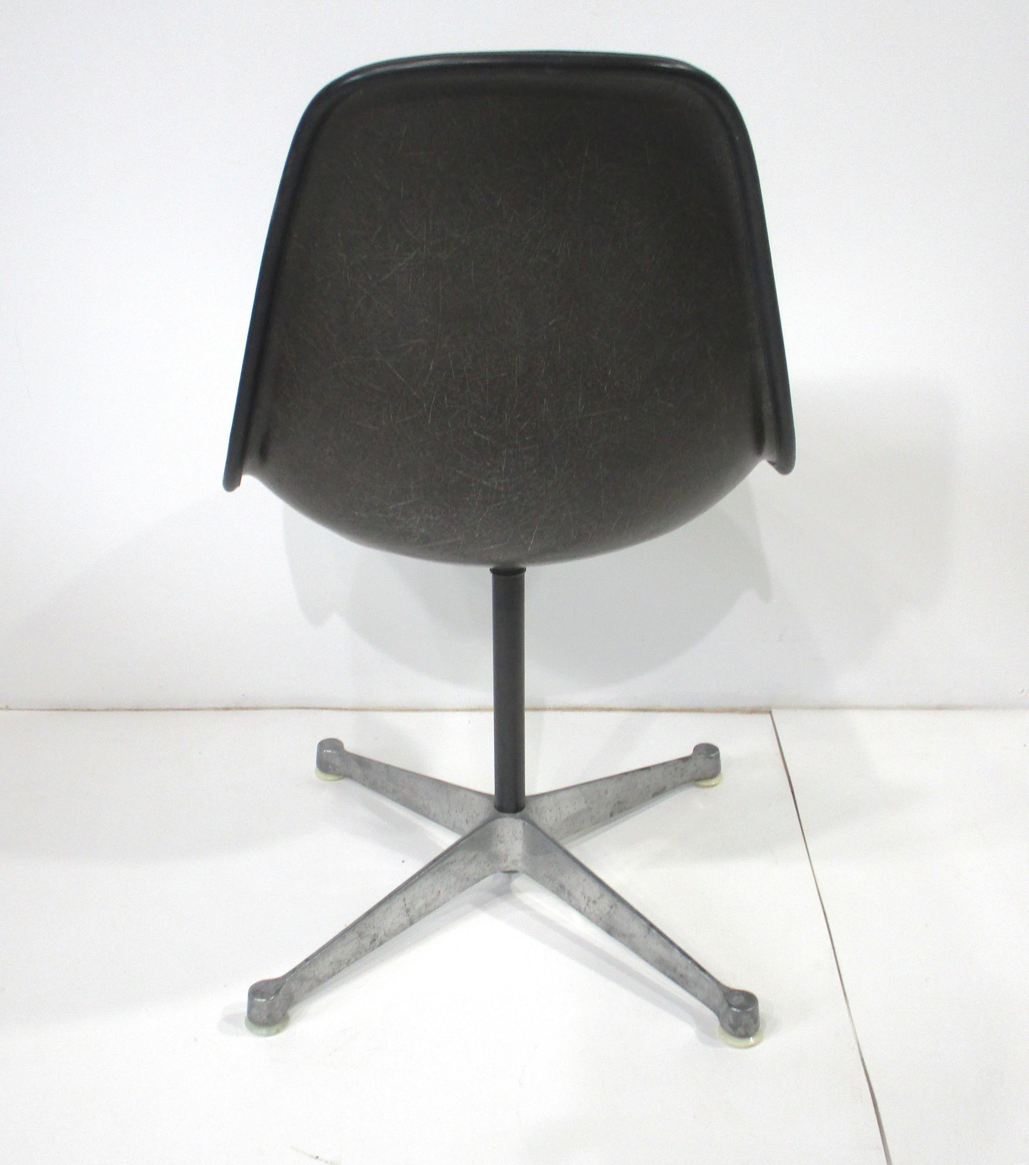20th Century Eames Aluminum Group Scoop Upholstered Dining Chairs for Herman Miller For Sale