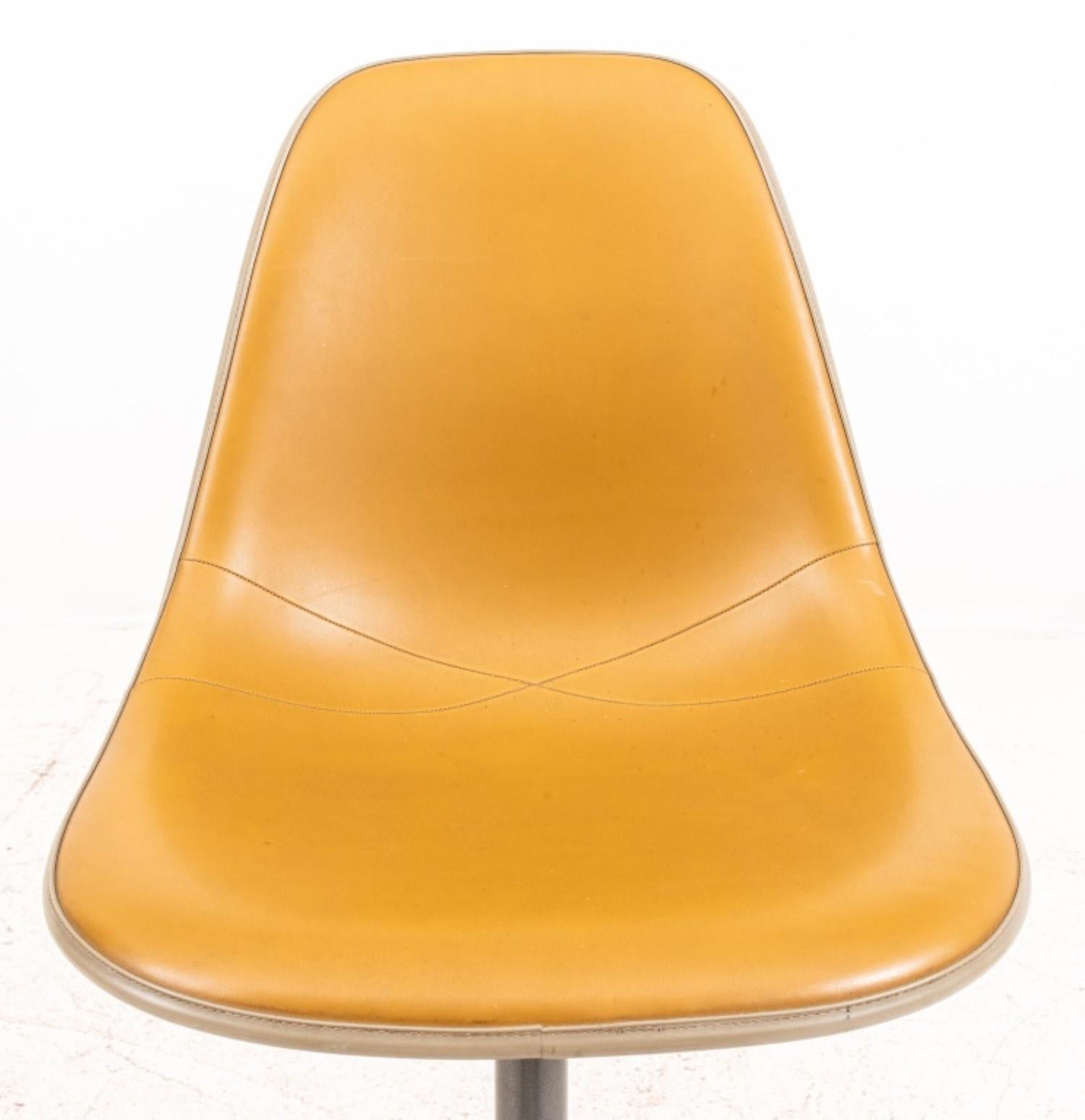 Eames Aluminum Group Shell Bar or Drafting Stools In Good Condition For Sale In New York, NY