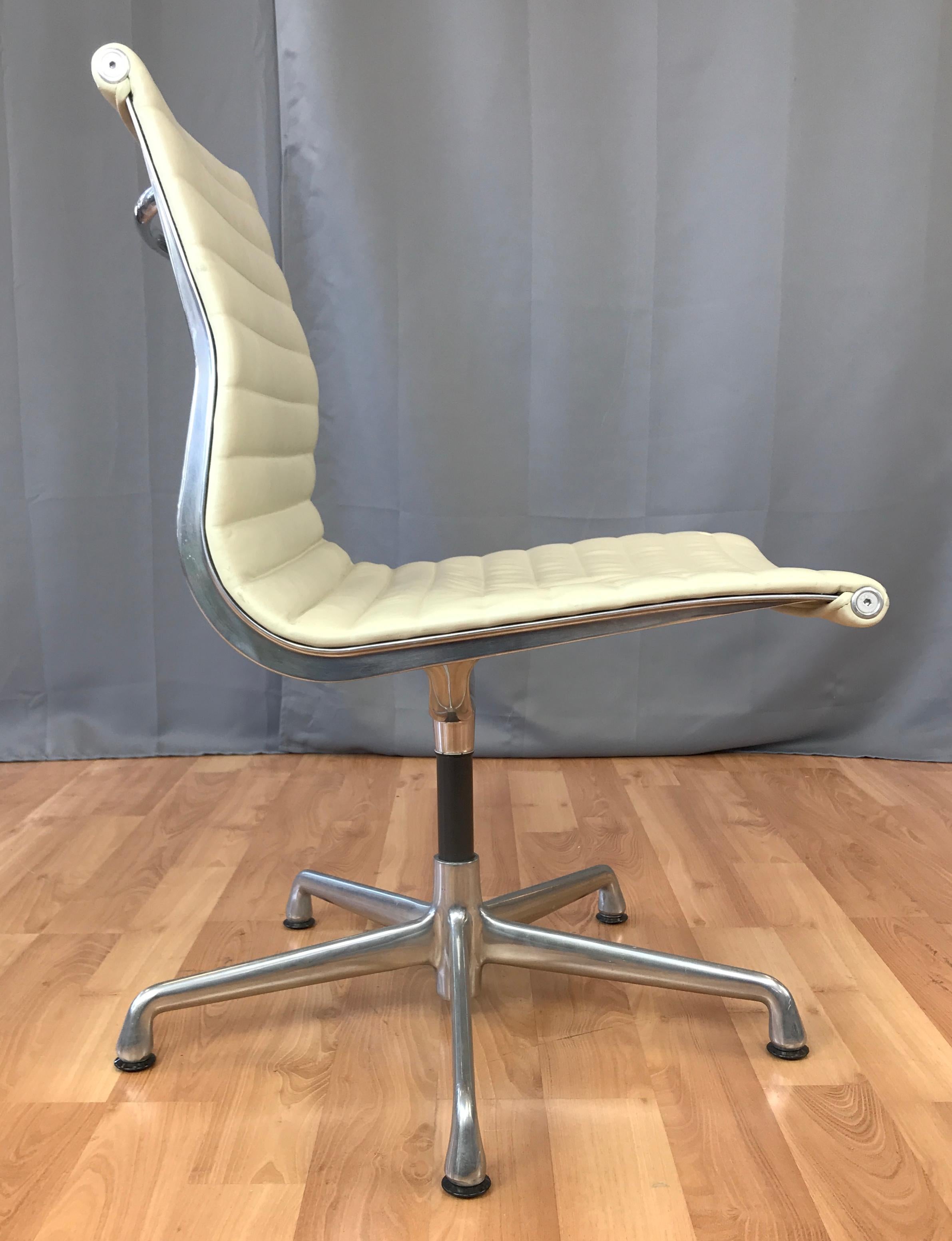 Mid-Century Modern Eames Aluminum Group Side Chair for Herman Miller